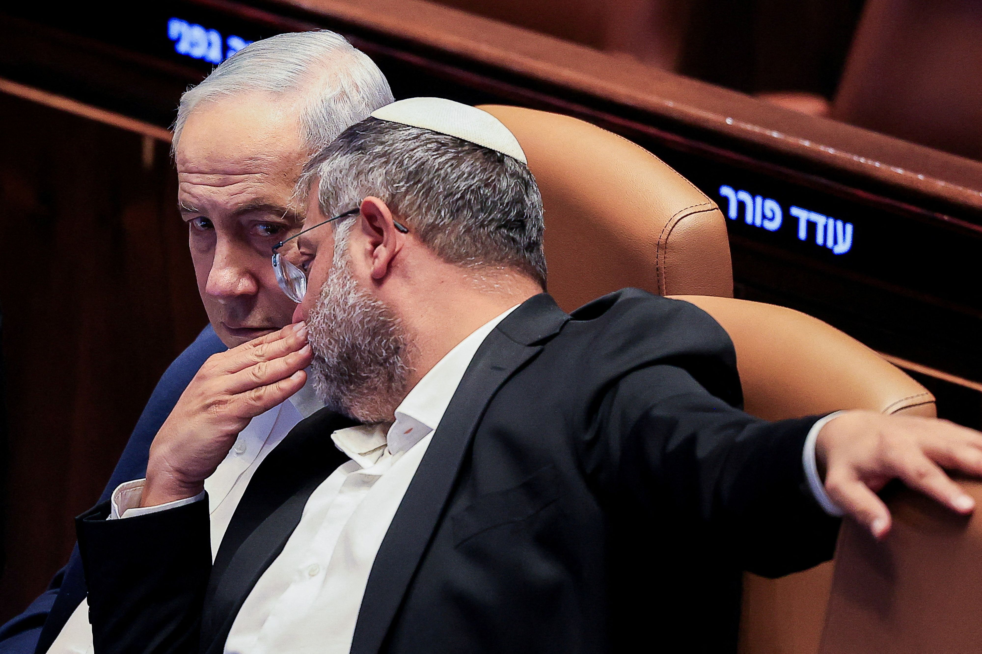 Israels Sicherheitsminister Itamar Ben-Gvir (rechts) neben Ministerpräsident Benjamin Netanyahu