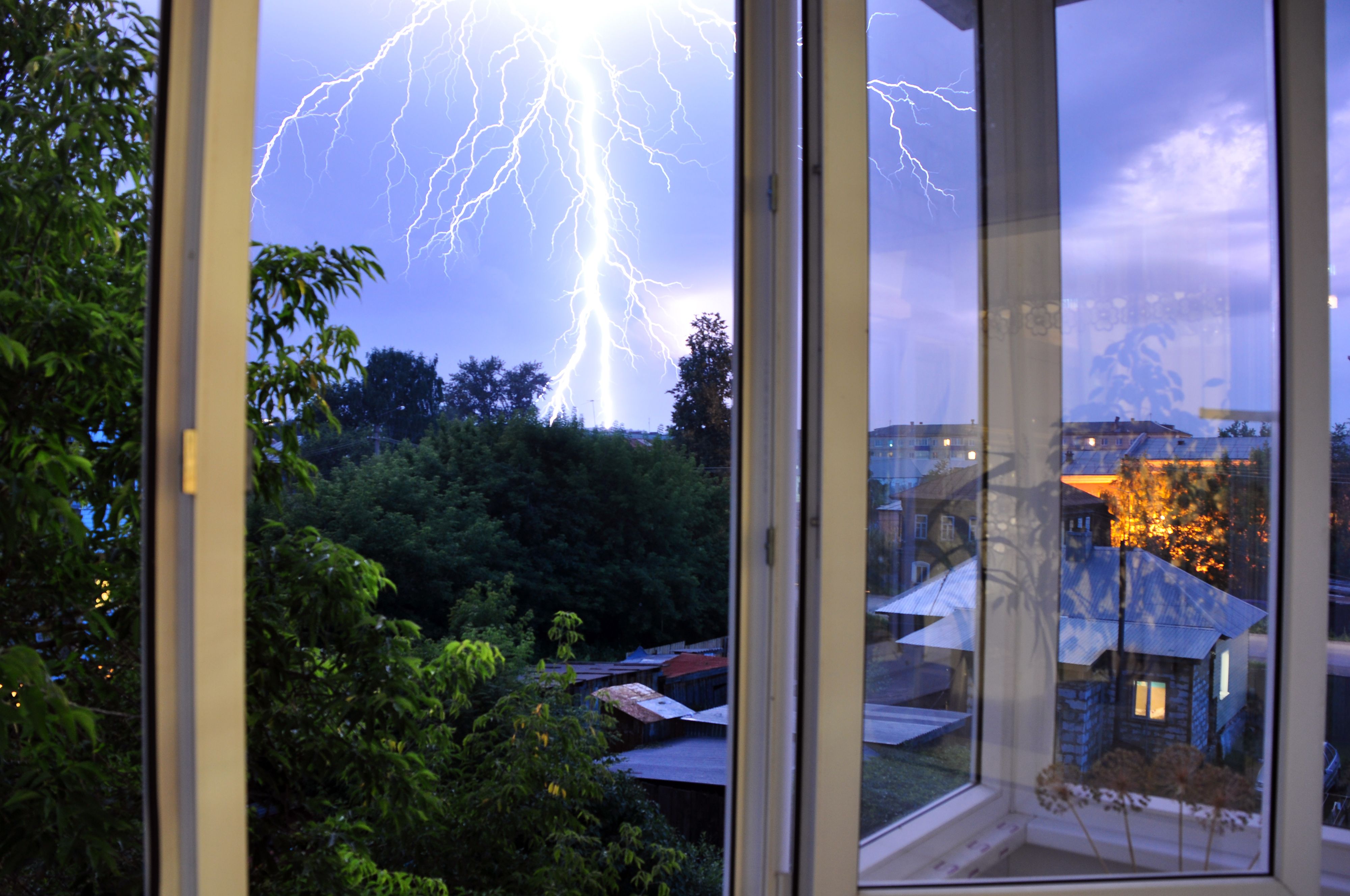 Nach einem heißen Sommertag verspricht das Gewitter Abkühlung.