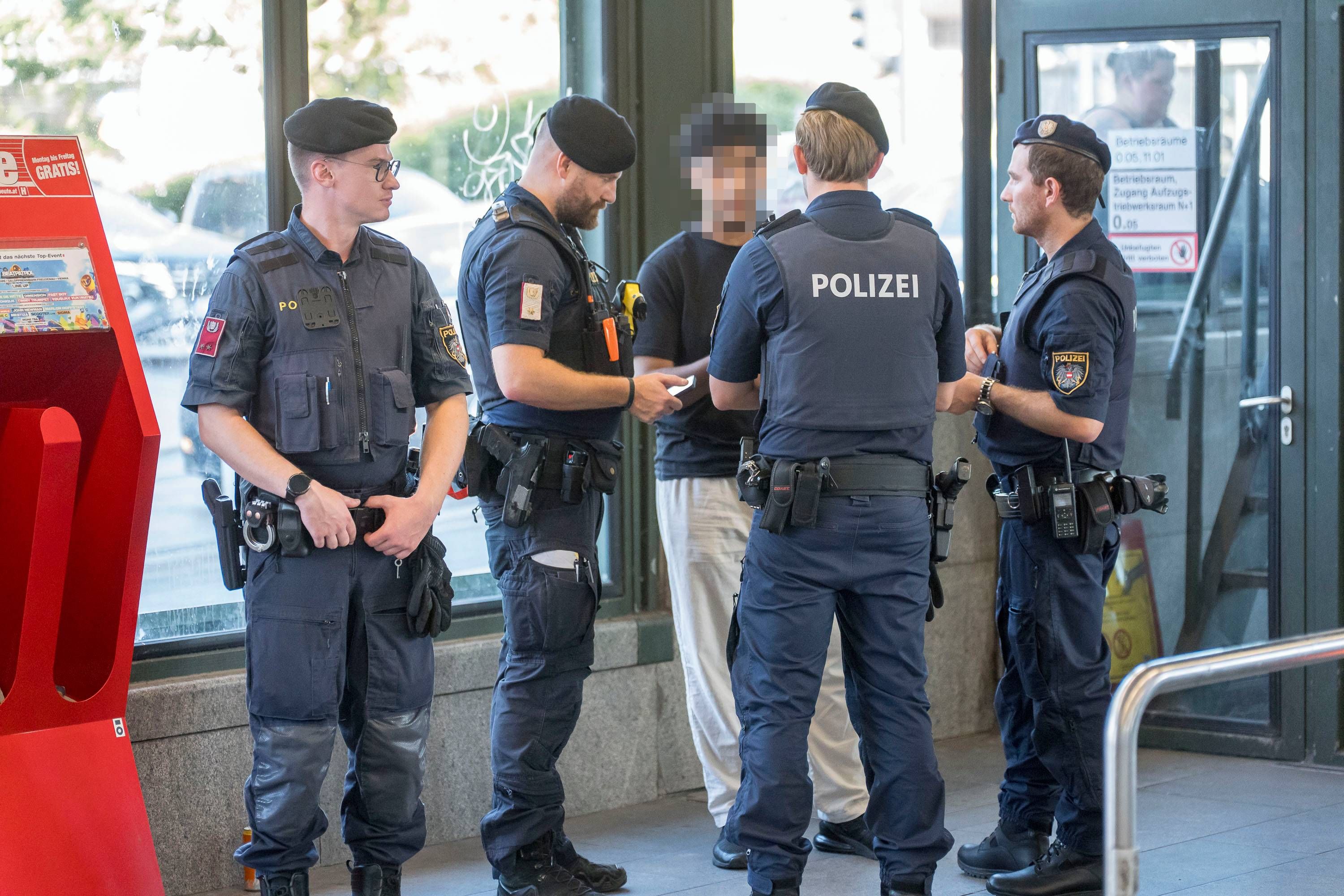 Von Mittwoch auf Donnerstag fand eine Schwerpunktaktion gegen Jugendkriminalität am Bahnhof Meidling statt.
