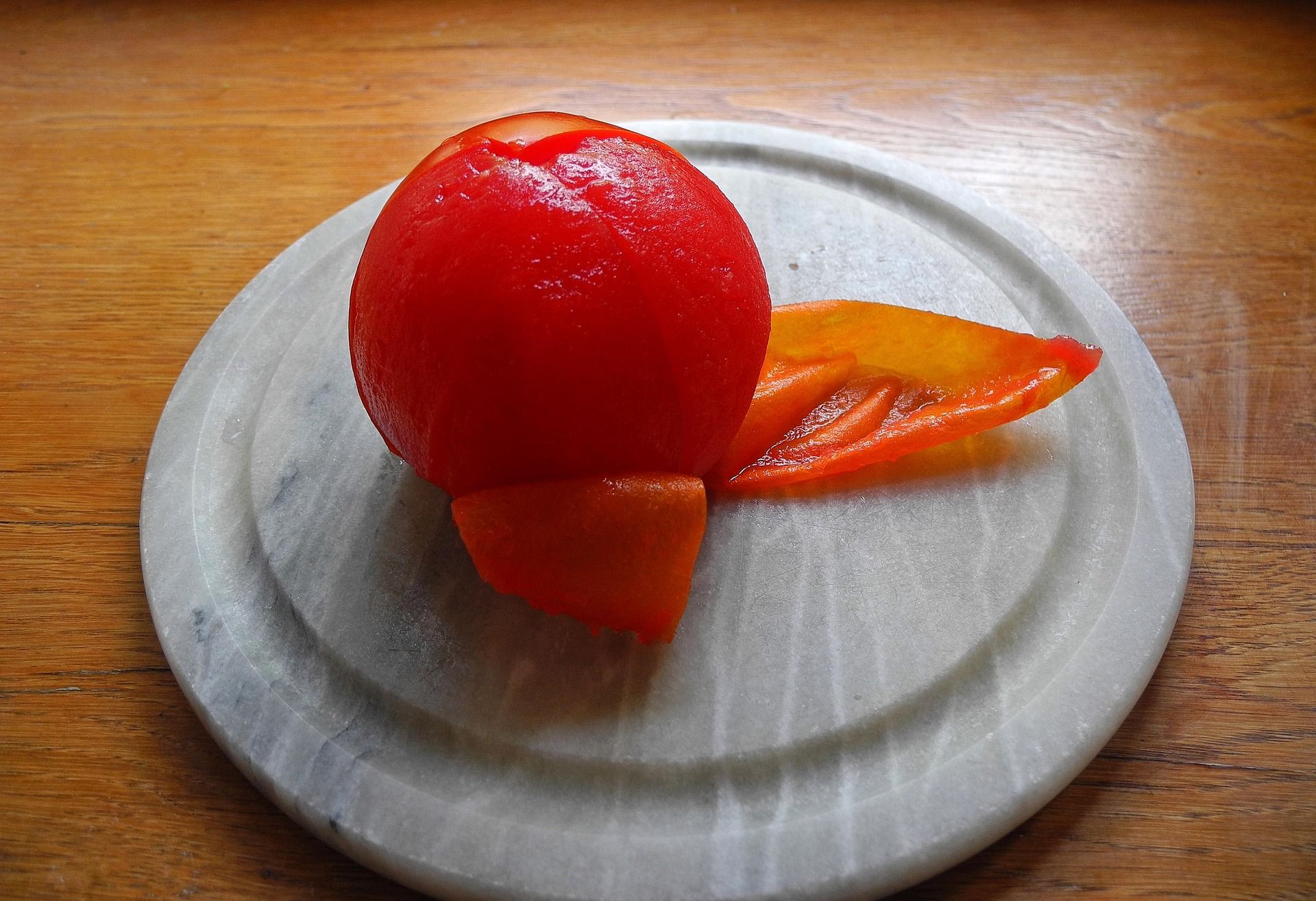Statt mit heißem Wasser schält&nbsp;Sternekoch <strong>Alexander Herrmann</strong> Tomaten mit einem Bunsenbrenner.