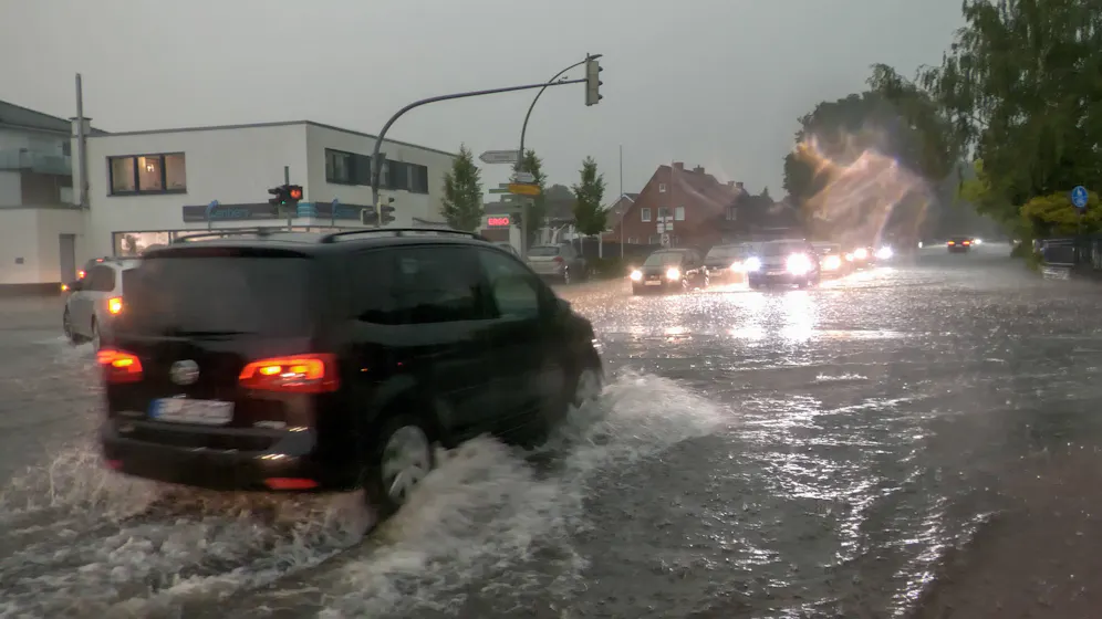 Heute.at - Nicht im Freien sein – Hagel-Gewitter in Österreich