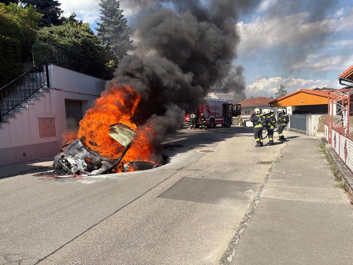 Am Mittwoch kam es in Leobendorf zu einem Pkw-Vollbrand.