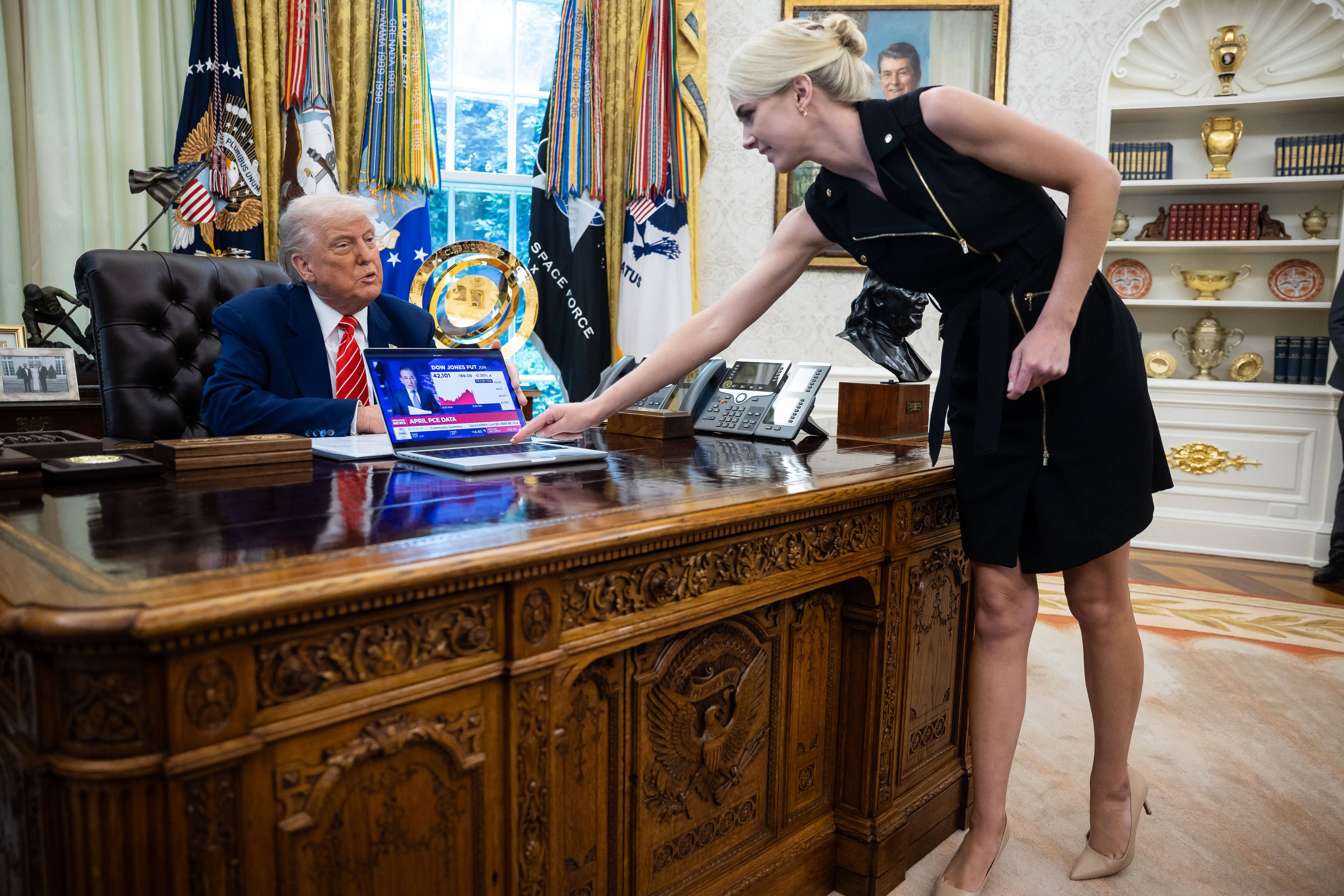 Persönliche Notizen von Harp an Trump aus dem Wahlkampf 2024 heizen die Gerüchteküche an.