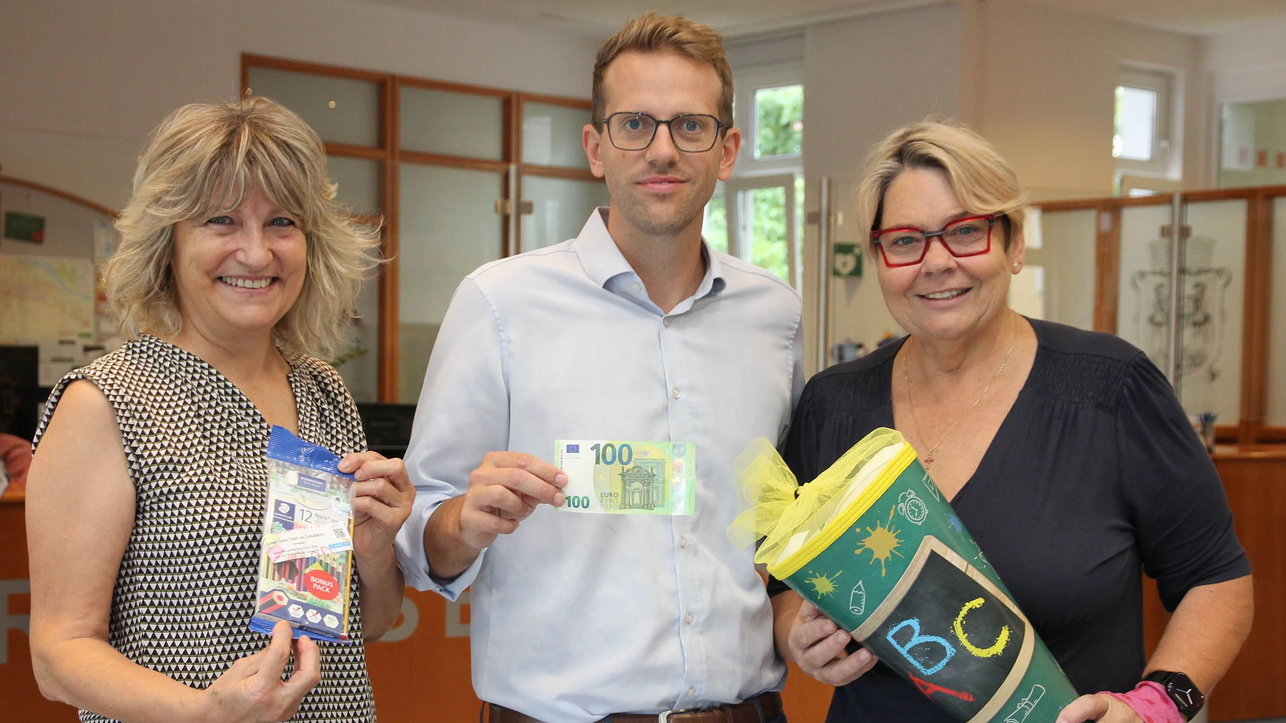 Heute.at - Schwechat zahlt Familien 100 Euro zum Schulstart