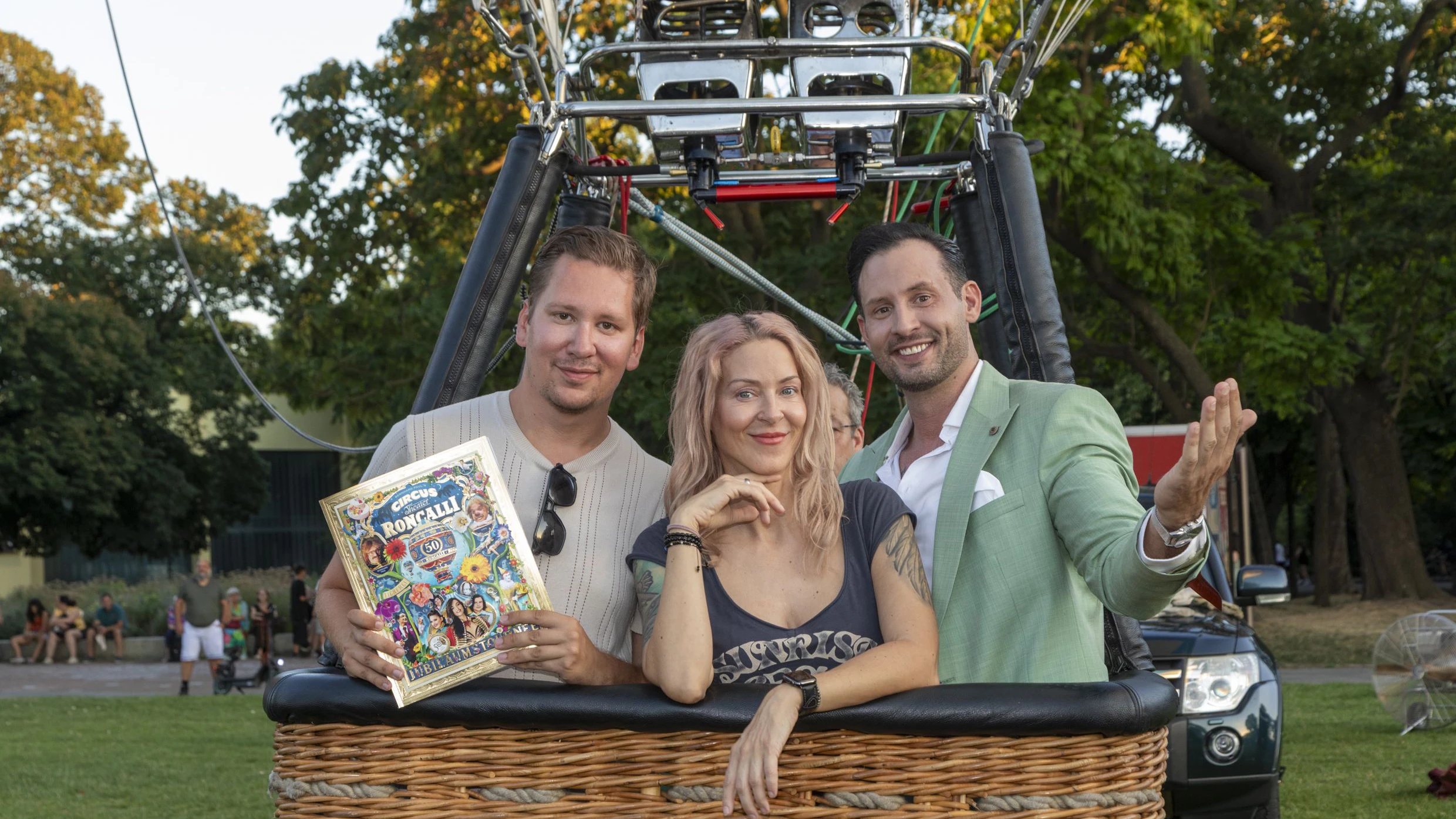 Simone Lugner mit Clemens Trischler und Christopher Dengg
