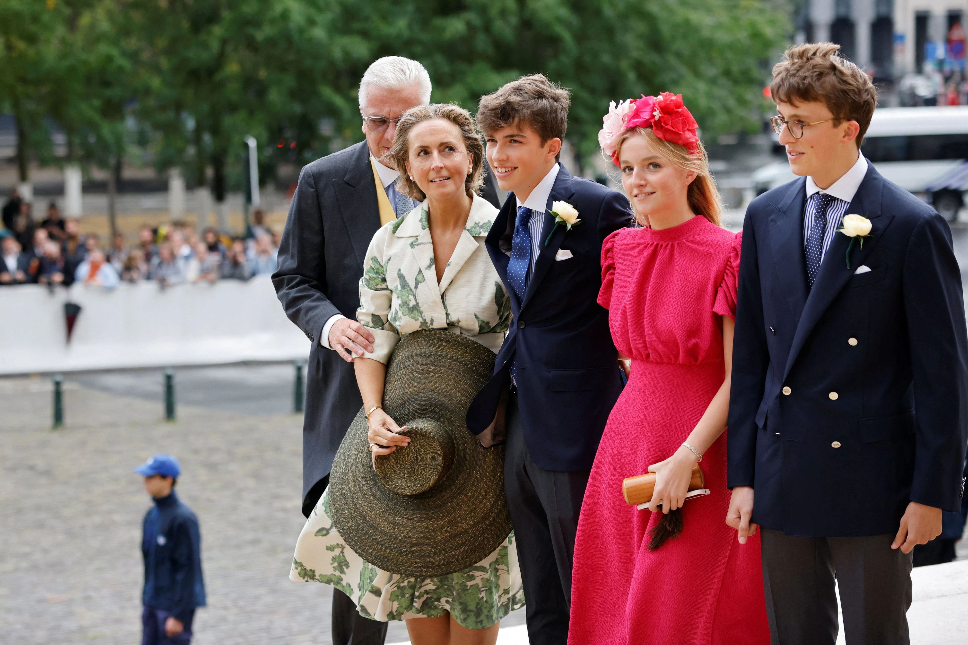 Prinz Laurent mit seiner Familie: Prinzessin Claire, ihre Tochter Prinzessin Louise und die Zwillinge Prinz Nicolas und Prinz Aymeric