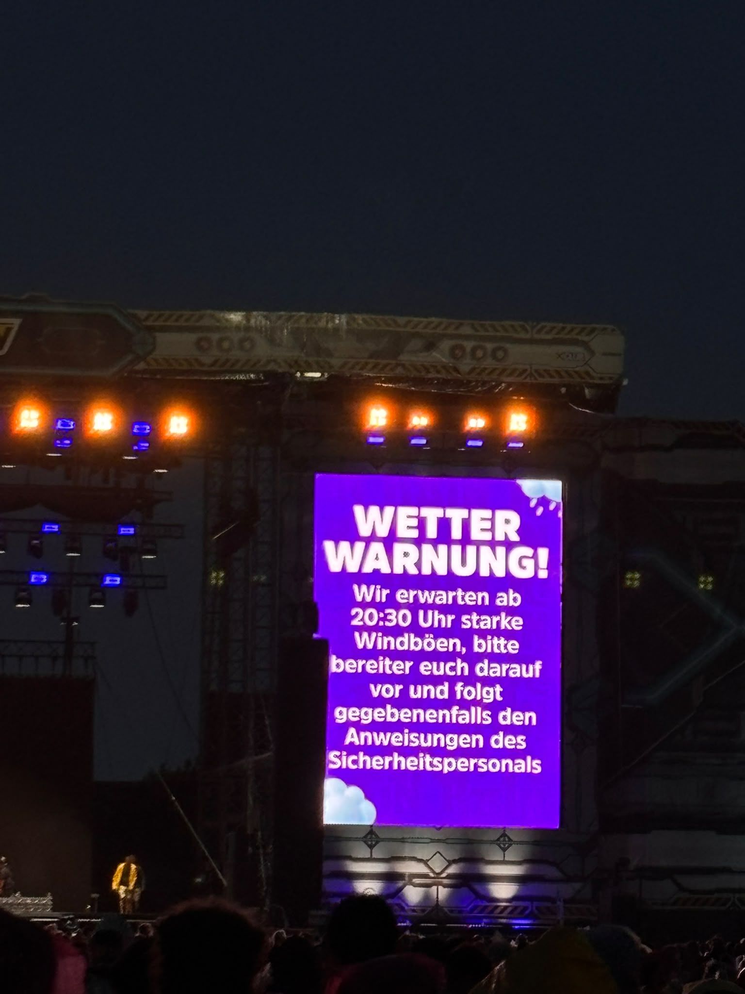 Heute.at - Bitte nehmt es ernst! – Frequency stoppt Shows