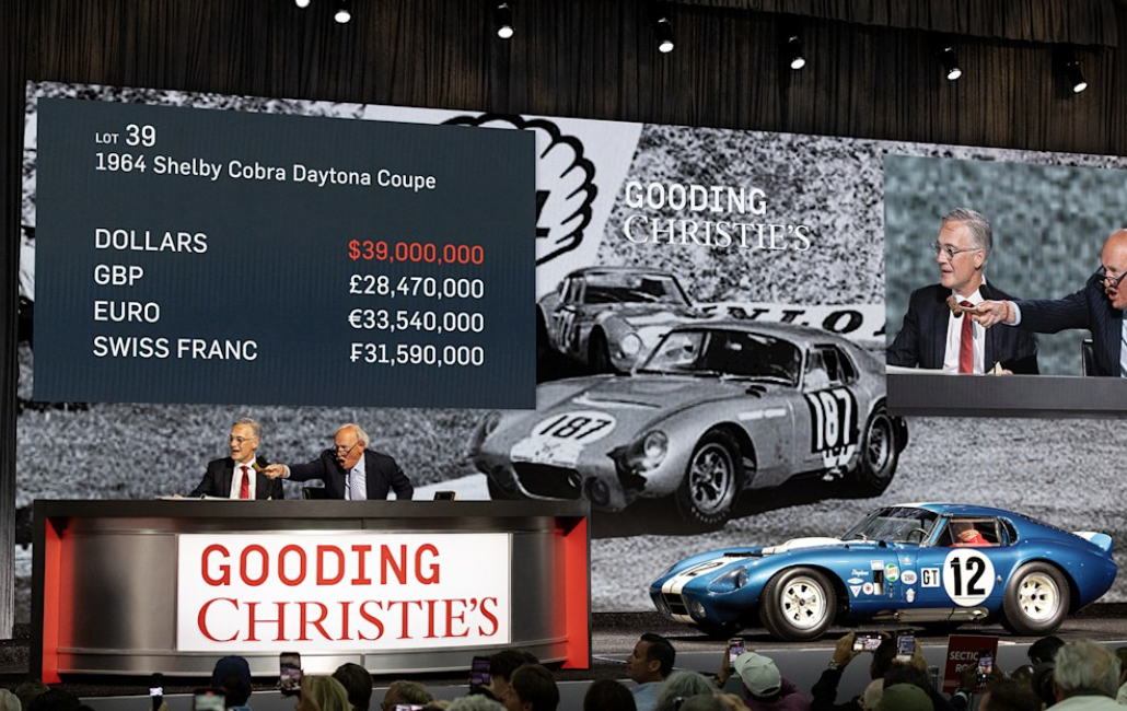 Am Ende wechselte der 1964er-Sportwagen um unglaubliche 42,905,000 Dollar den Besitzer.