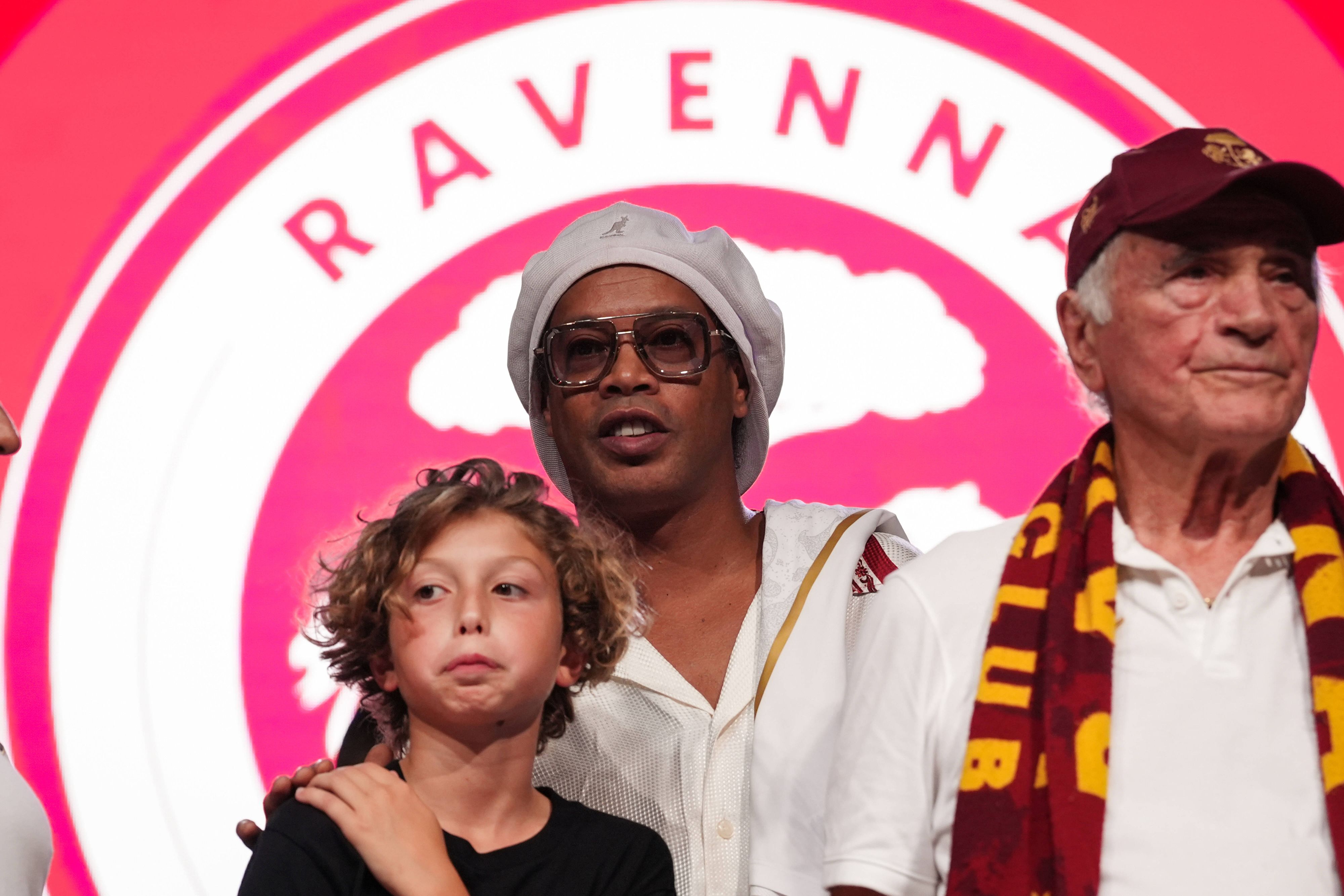 Ronaldinho wurde als Spieler von Ravenna präsentiert.