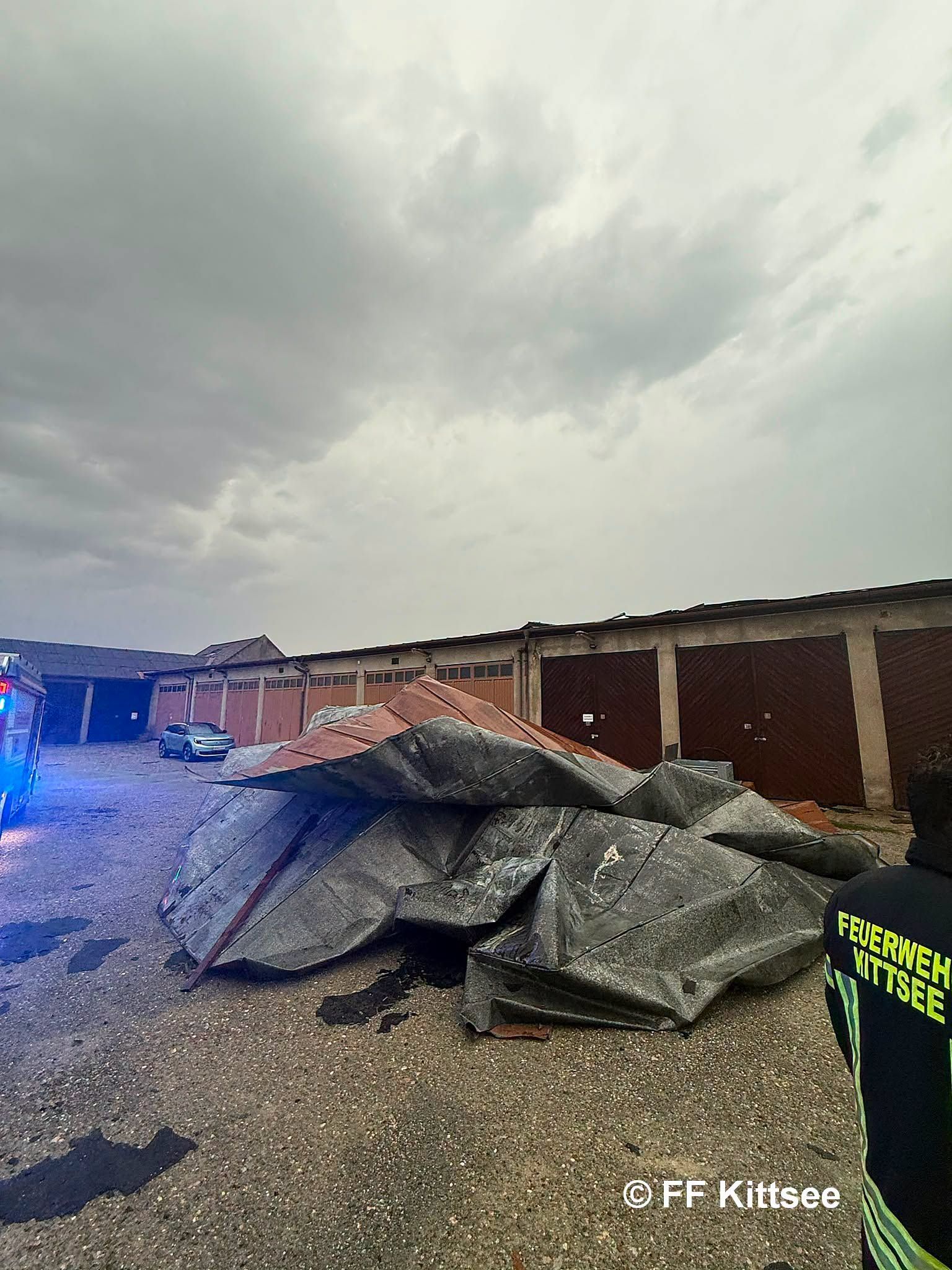 Unwetter verwüstete große Teile der Gemeinde, die Freiwillige Feuerwehr ist im Dauereinsatz.