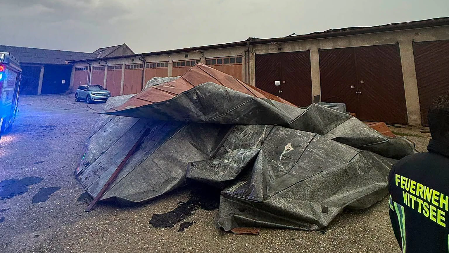 Unwetter verwüstete große Teile der Gemeinde, die Freiwillige Feuerwehr ist im Dauereinsatz.