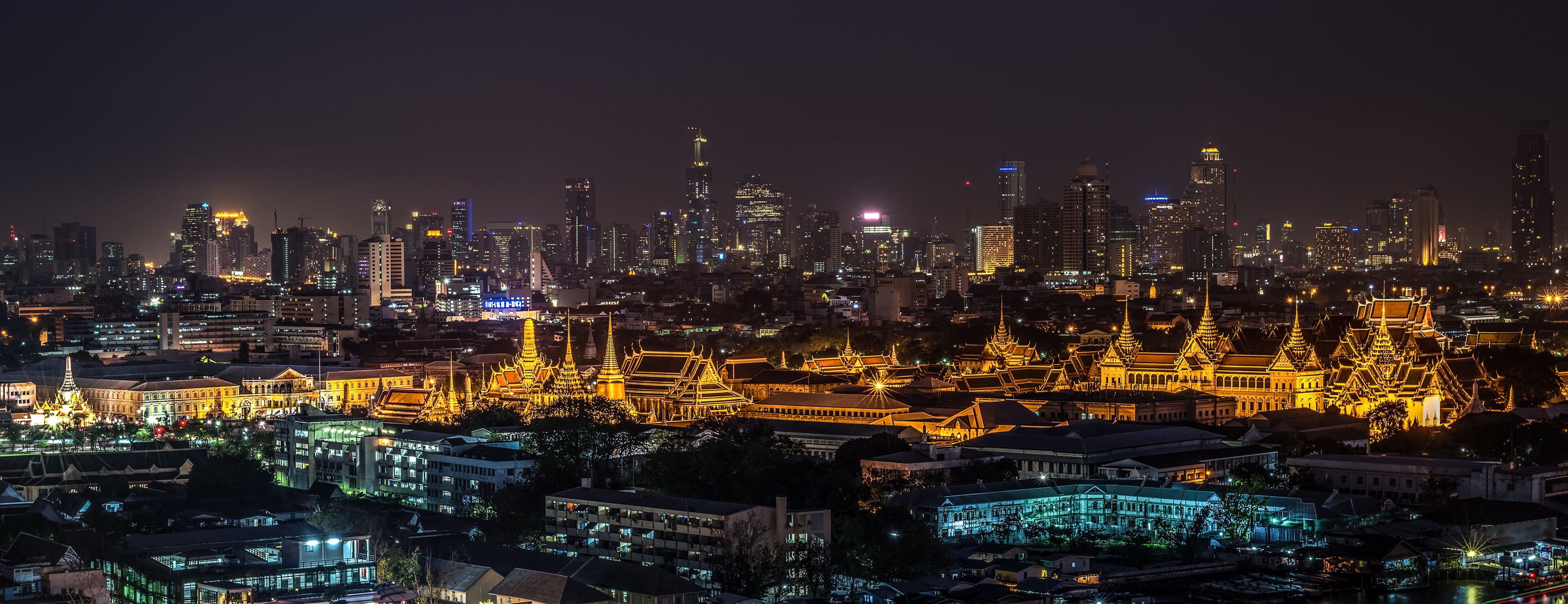 Der Österreicher lebt mit seiner Frau jetzt in Bangkok.