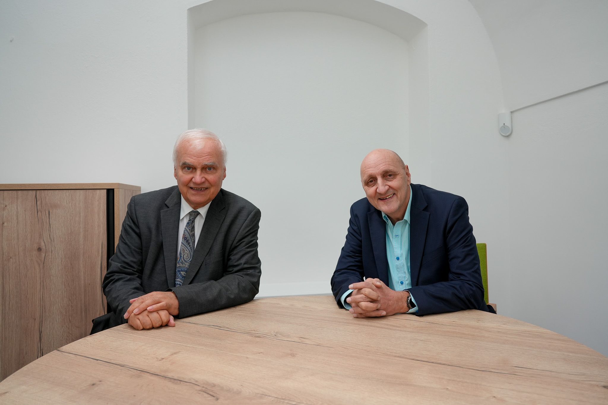 Anwalt Herbert Gartner mit VP-Bürgermeister Gerald Höchtel