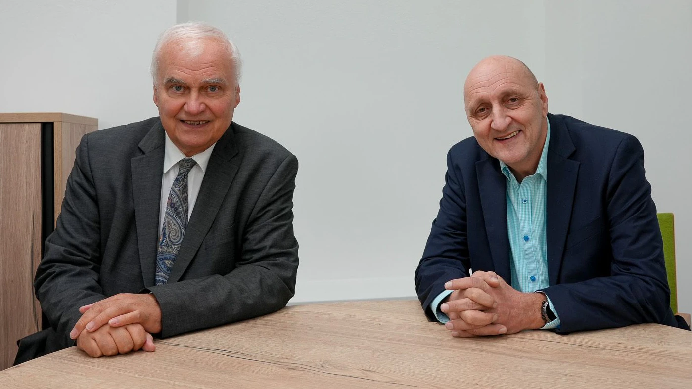 Anwalt Herbert Gartner mit Bürgermeister Gerald Höchtel
