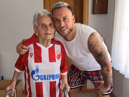 Marko Arnautovic mit seiner Oma.