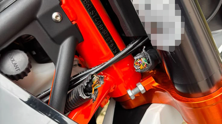 Die KTM wies mehrere Sachschäden auf.