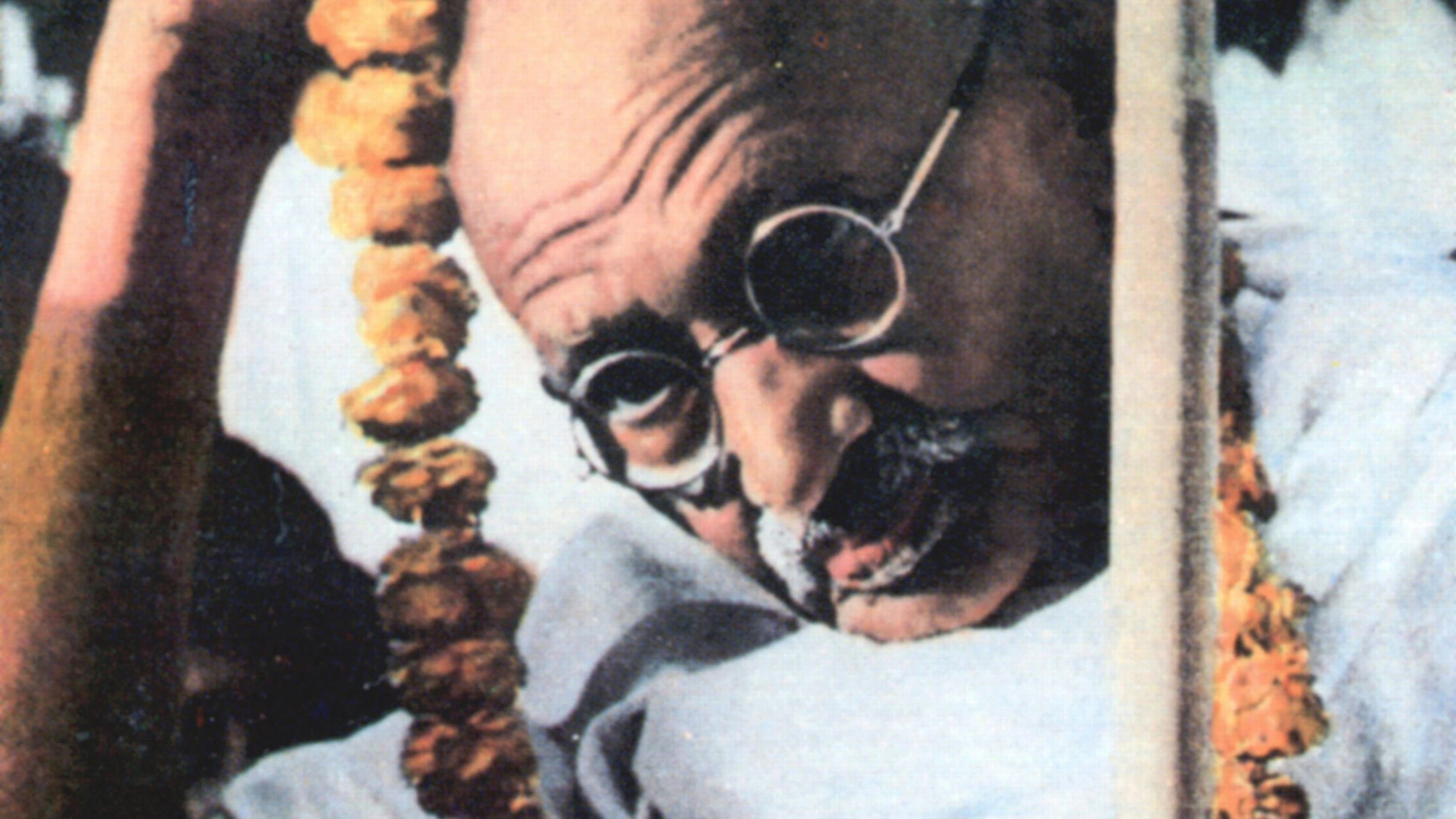 Mohondas Karamchand Gandhi (1869-1948), known as Mahatma (Great Soul). Indian Nationalist leader. WHA PUBLICATIONxINxGERxSUIxAUTxONLY !ACHTUNG AUFNAHMEDATUM GESCHÄTZT! Copyright: WHA UnitedArchives0390000567  Karamchand Gandhi 1869 1948 known As Mahatma Great Soul Indian Nationalist Leader Wha PUBLICATIONxINxGERxSUIxAUTxONLY Regard date estimated Copyright Wha UnitedArchives0390000567  