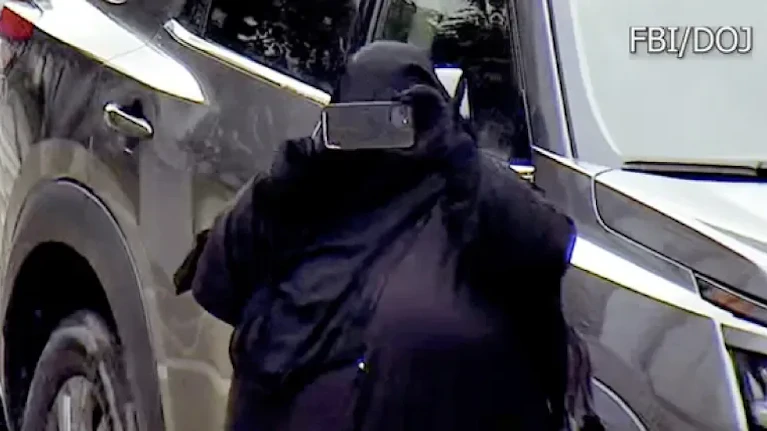 Eine 35-Jährige aus dem Staat New York, die zum Islam konvertiert ist, soll für die Terrororganisation ISIS einen Bombenanschlag auf das State Capitol in Albany geplant haben, wurde aber vom FBI in eine Falle gelockt. Was man über die verhinderte Attentäterin weiß.
