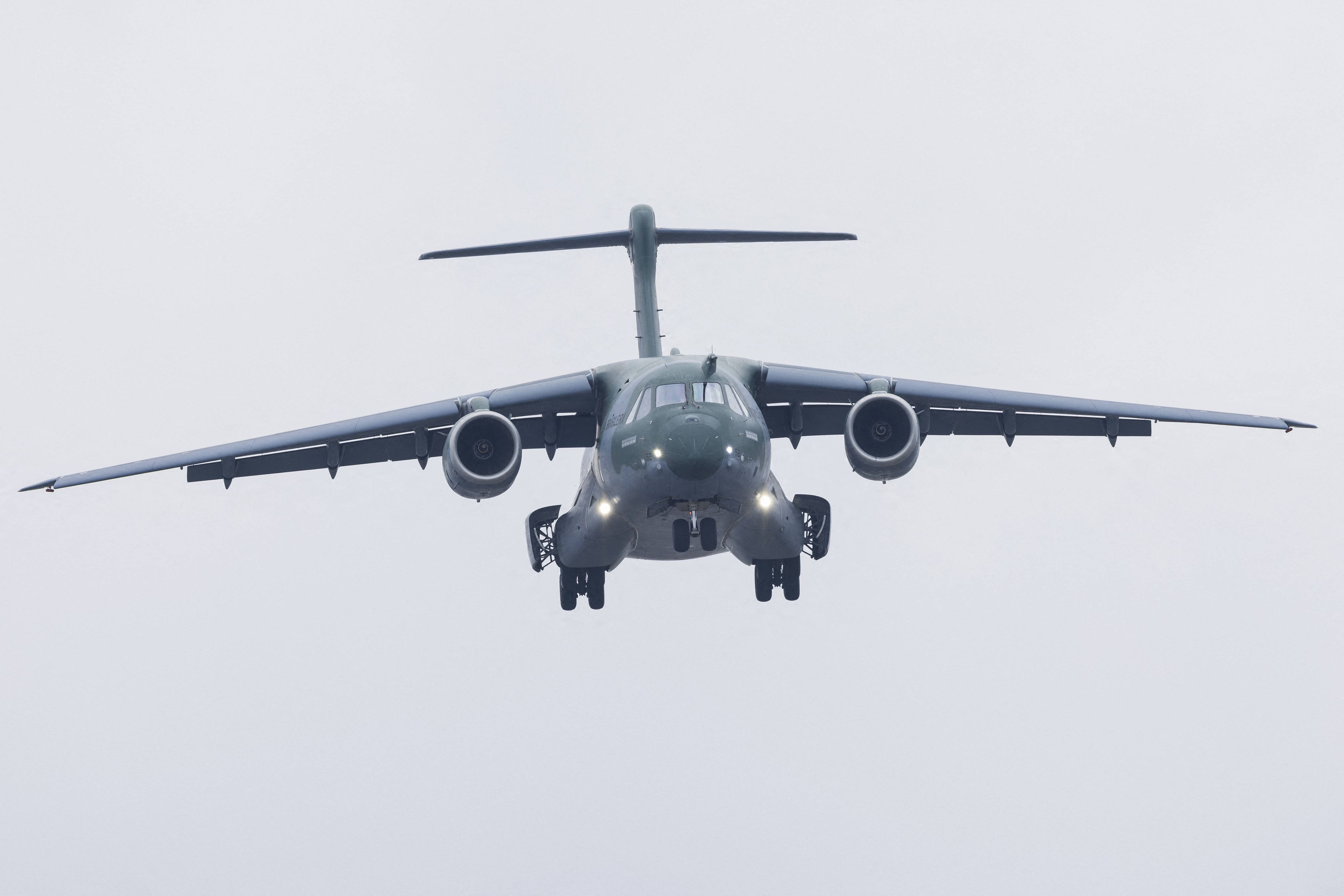 Für zwei der vier beschafften Embraer C-390-Jets wurde ein Waldbrandbekämpfungssystem mitbestellt.