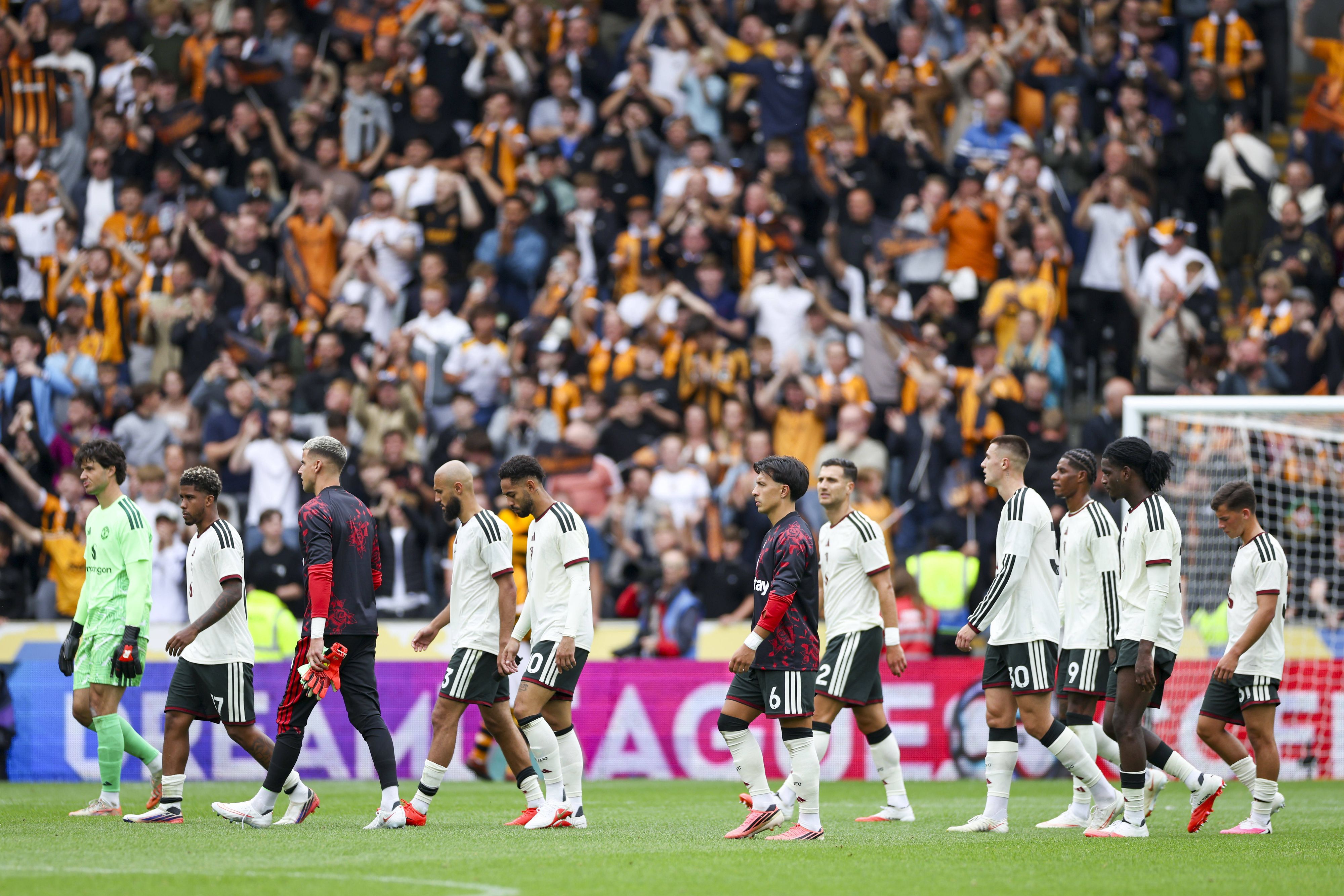 Manchester United blamiert sich mit 0:2 gegen Hull City. 