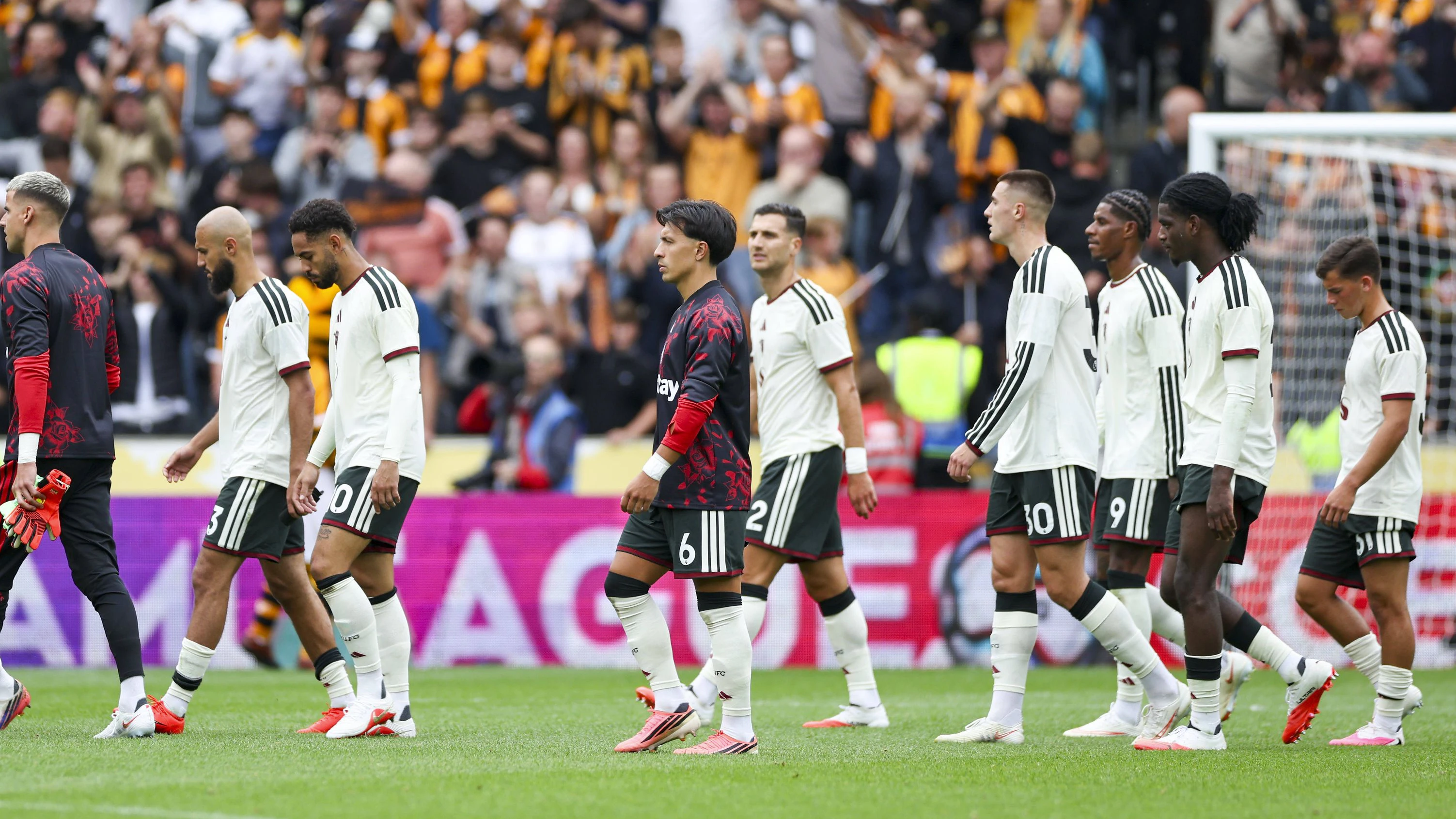 Manchester United blamiert sich mit 0:2 gegen Hull City. 