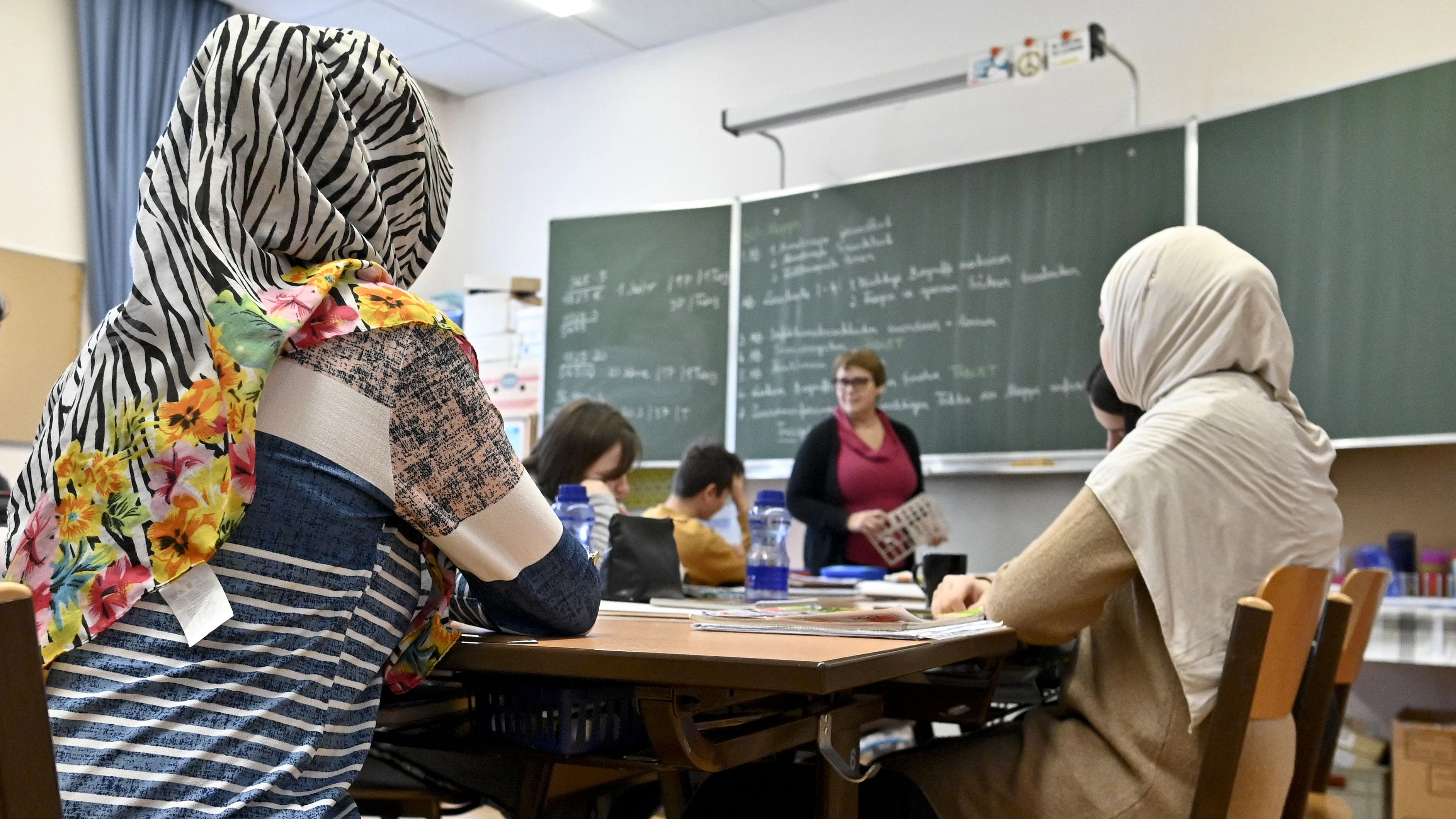 Schülerinnen unter 14 Jahren dürfen kein Kopftuch mehr tragen.