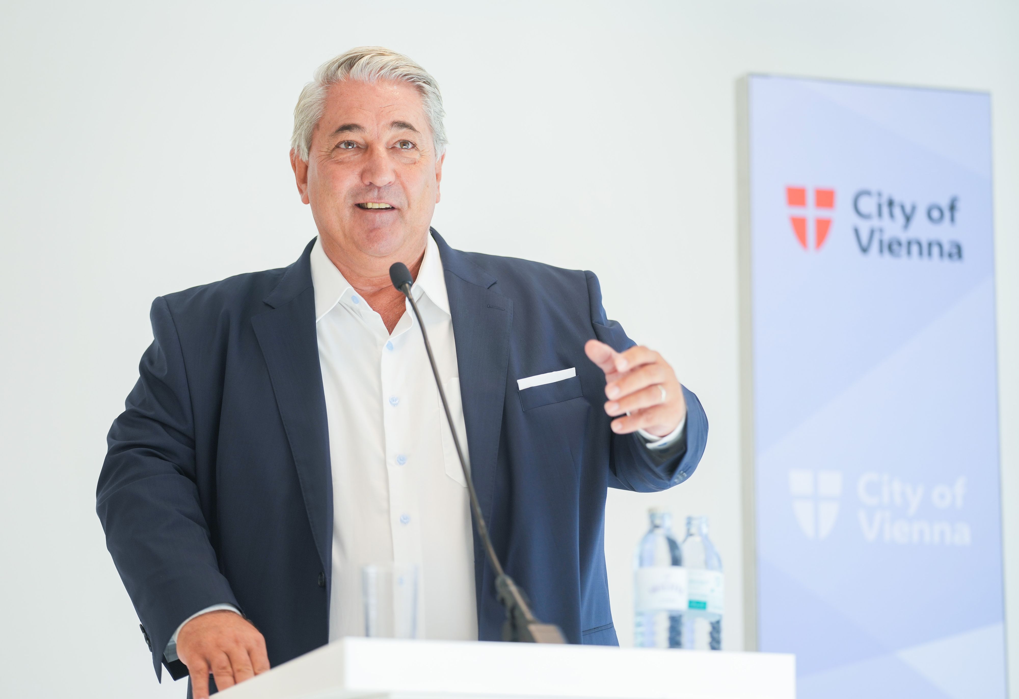 Nach den Ruck-Leaks steht Ernst Nevrivy erneut unter Druck.