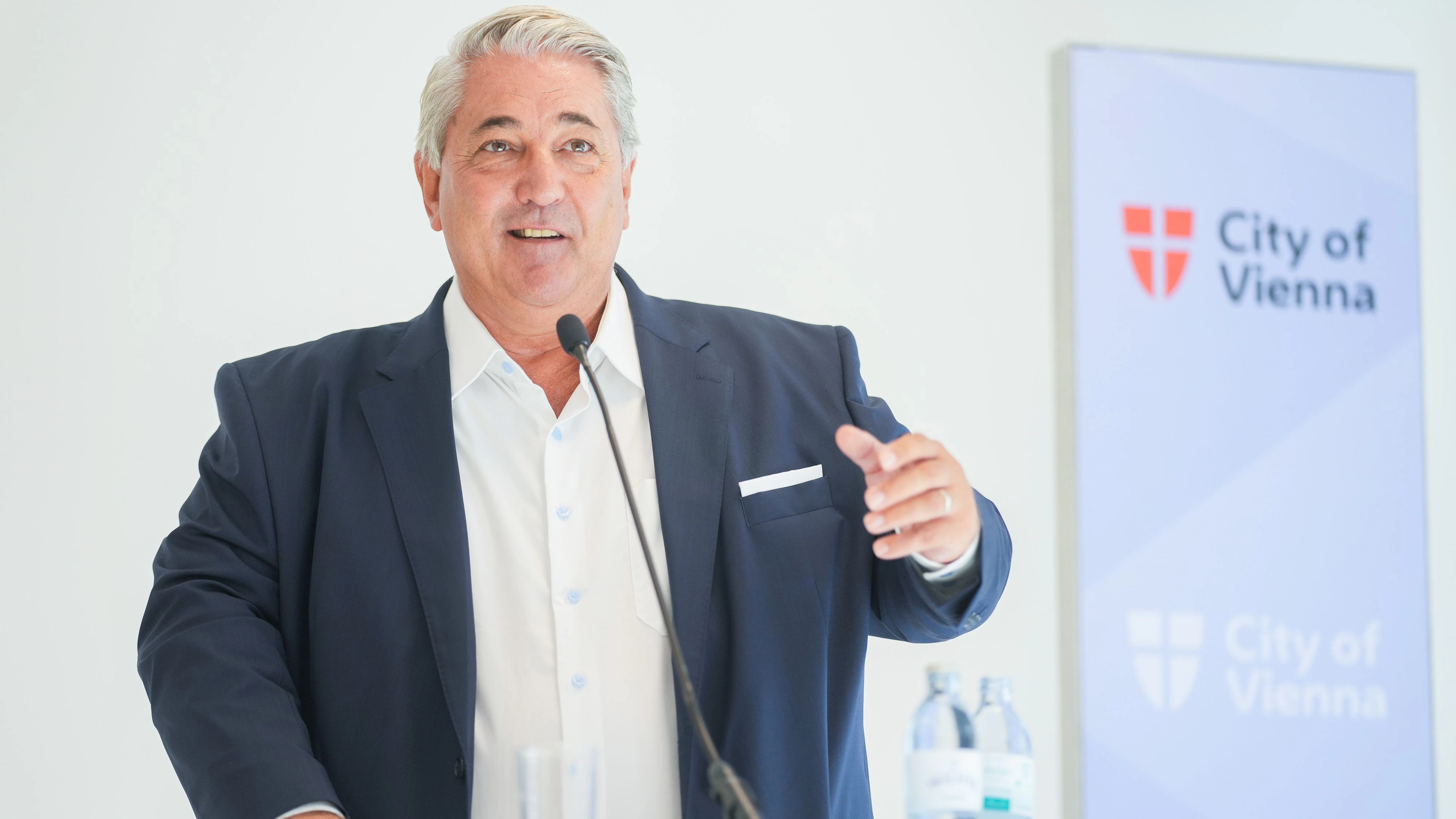 Nach den Ruck-Leaks steht Ernst Nevrivy erneut unter Druck.