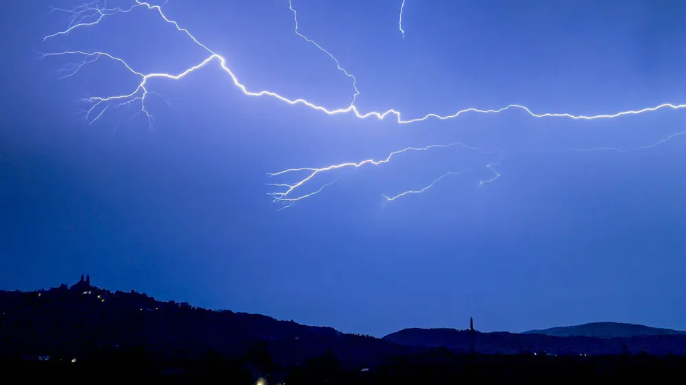 Heute.at - Neue Gewitter-Welle nimmt Kurs auf Österreich