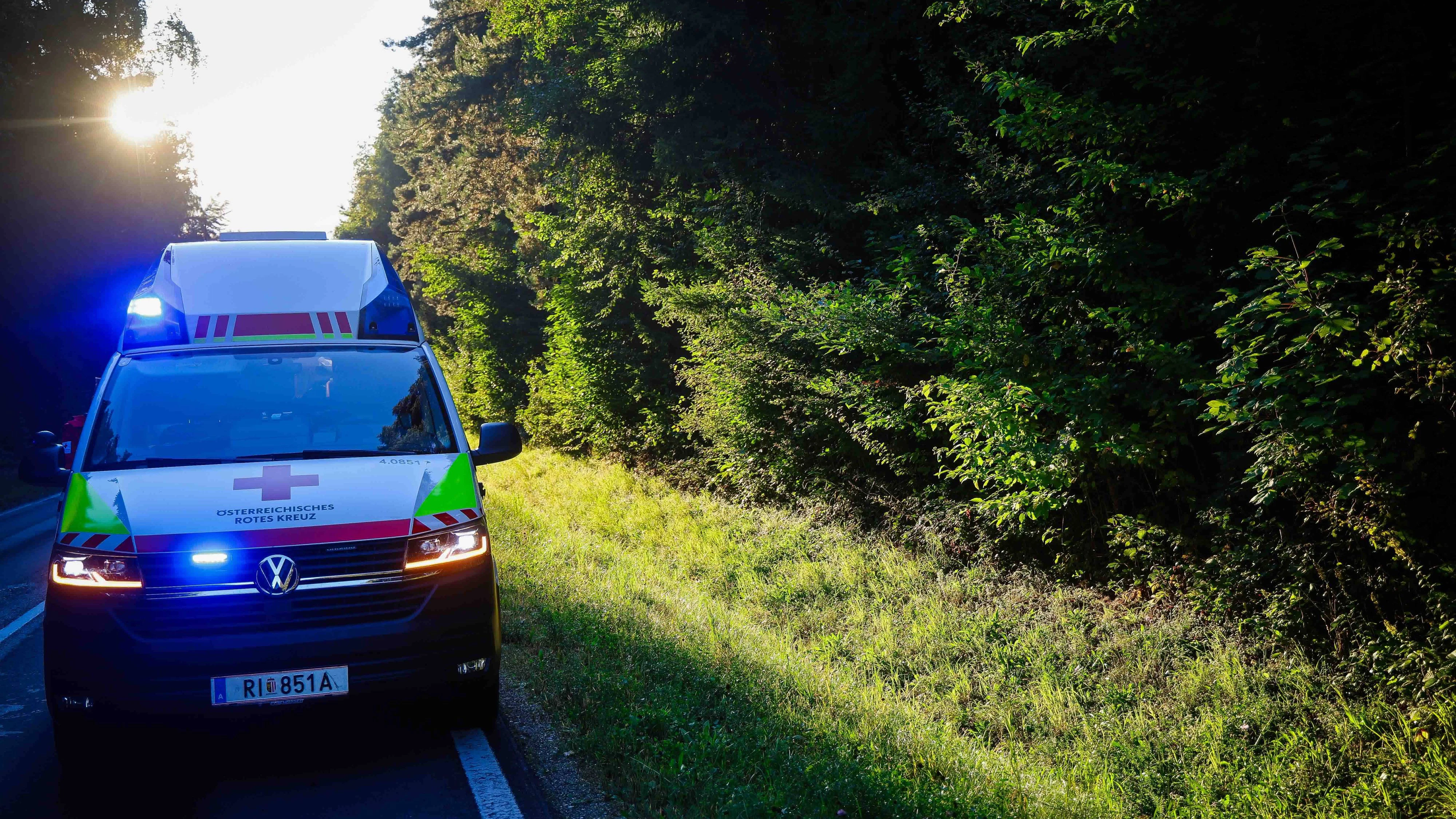 Heute.at - 17-jähriger Alko-Lenker überschlägt sich mit Pkw