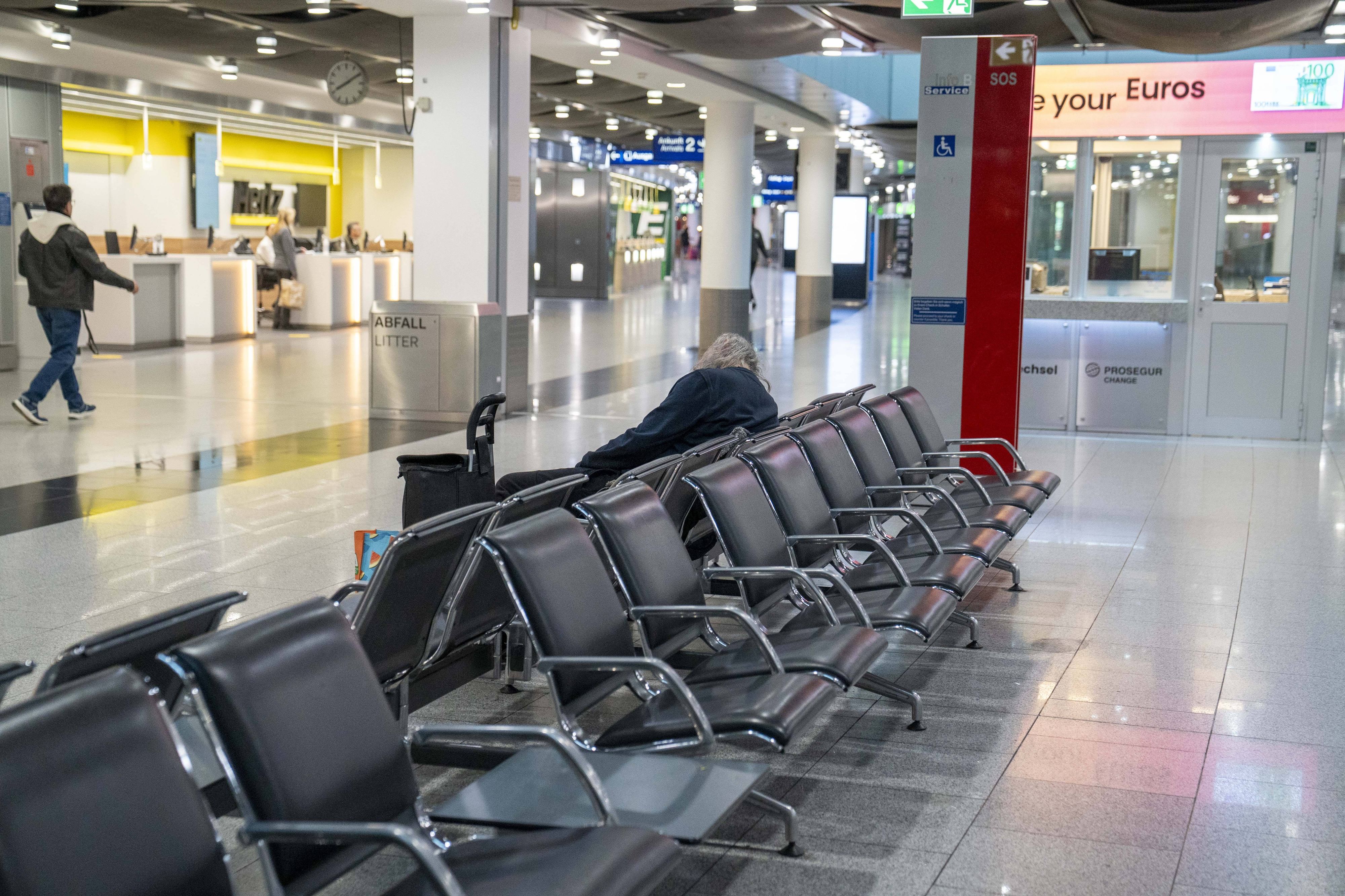 Zu dem Vorfall kam es am Flughafen Düsseldorf. (Symbolbild)