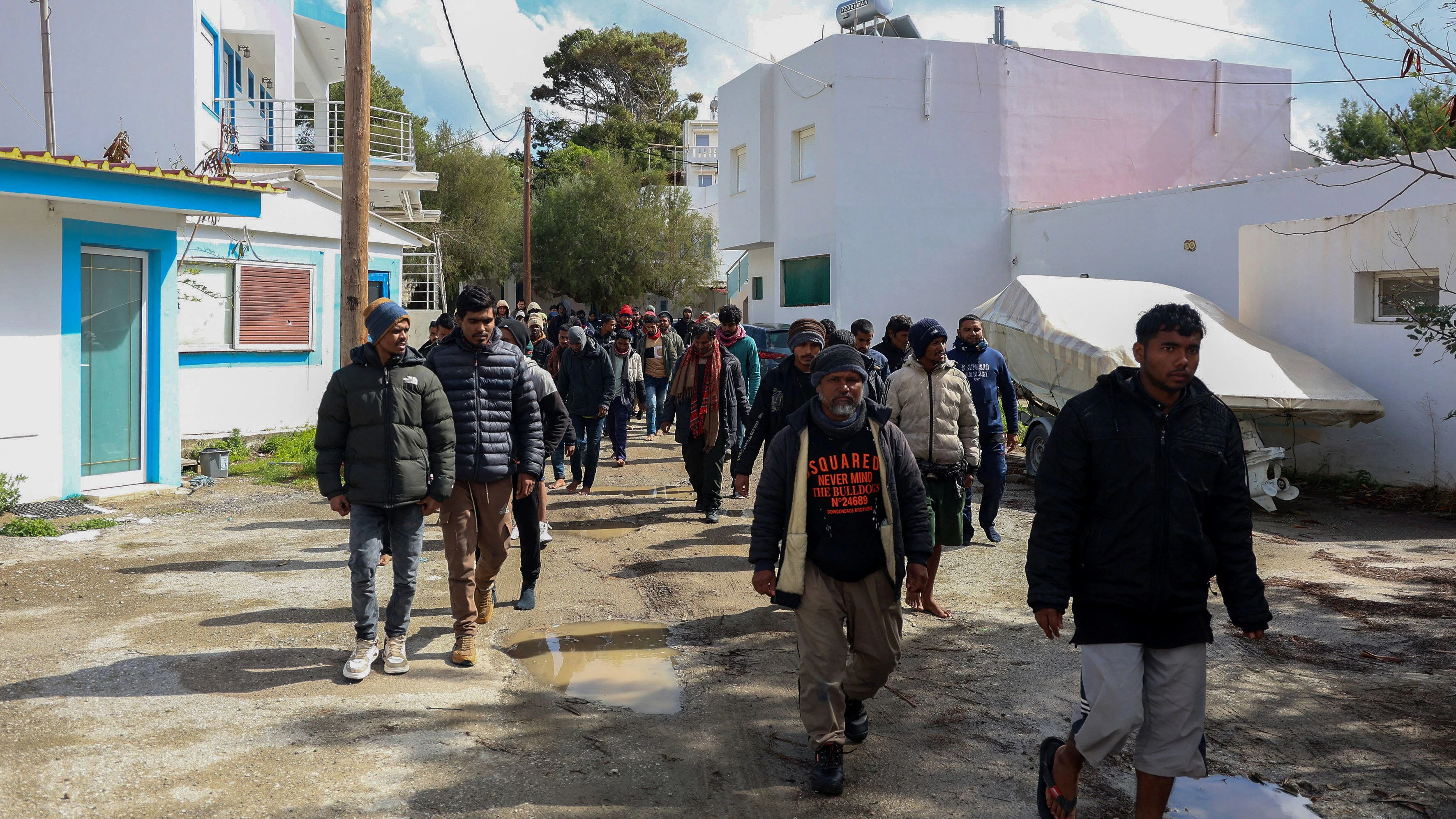 Heute.at - Hunderte Migranten bei Einsatz vor Kreta gerettet