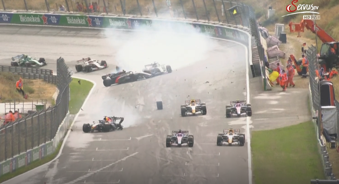 Max Verstappen hatte bei seinem Crash reichlich Glück. 