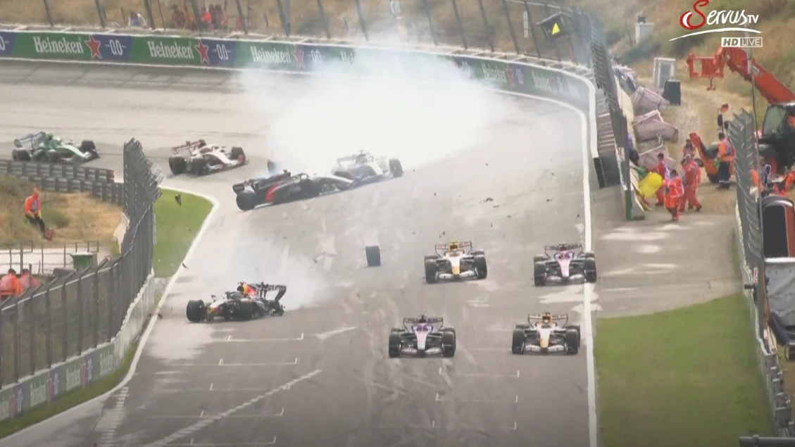 Max Verstappen hatte bei seinem Crash reichlich Glück. 