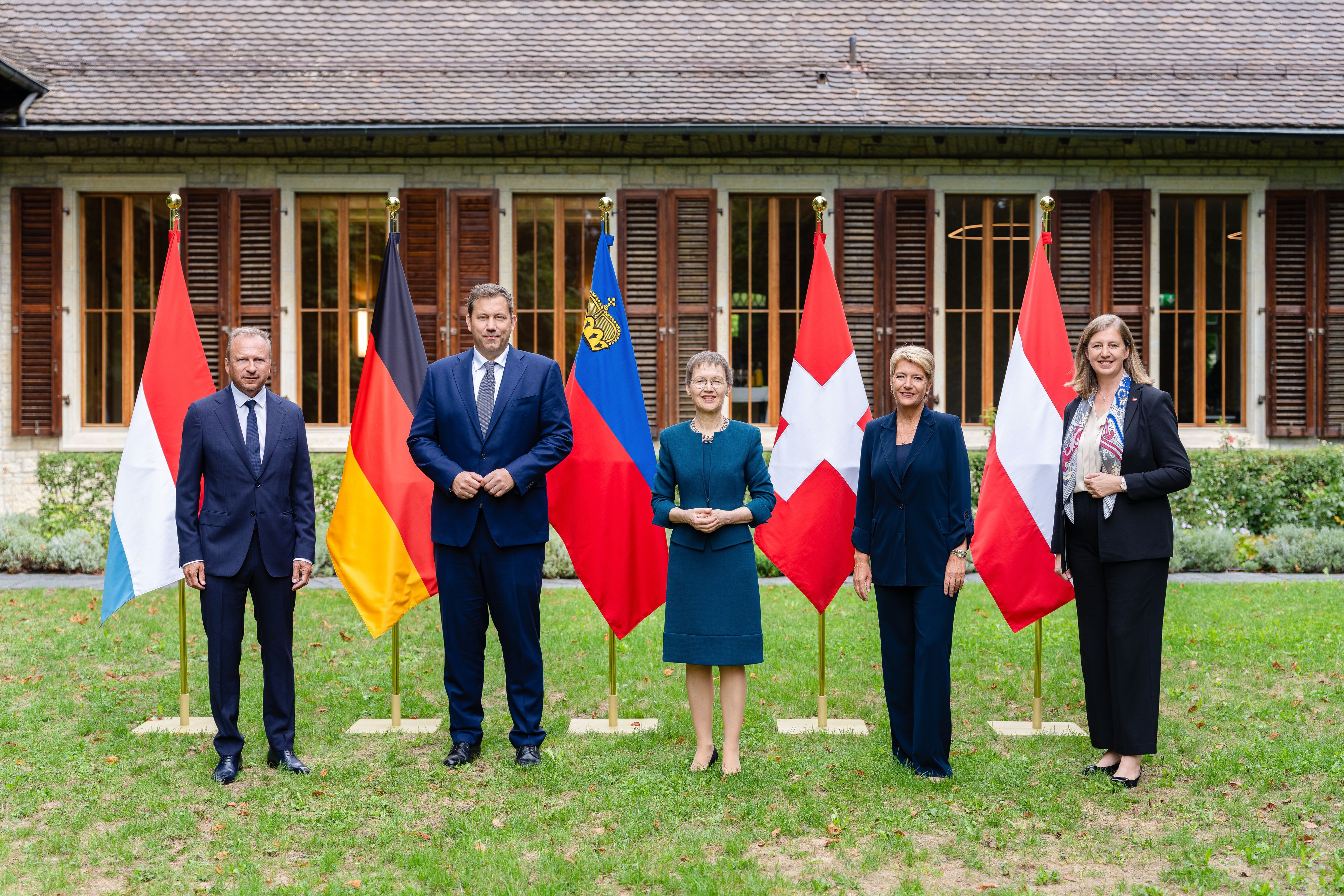 Finanzministertreffen in Liechtenstein. Von links: Gilles Roth (Luxemburg), Lars Klingbeil (Deutschland), Brigitte Haas (Liechtenstein), Karin Keller-Sutter (Schweiz), Barbara Eibinger-Miedl (Österreich).