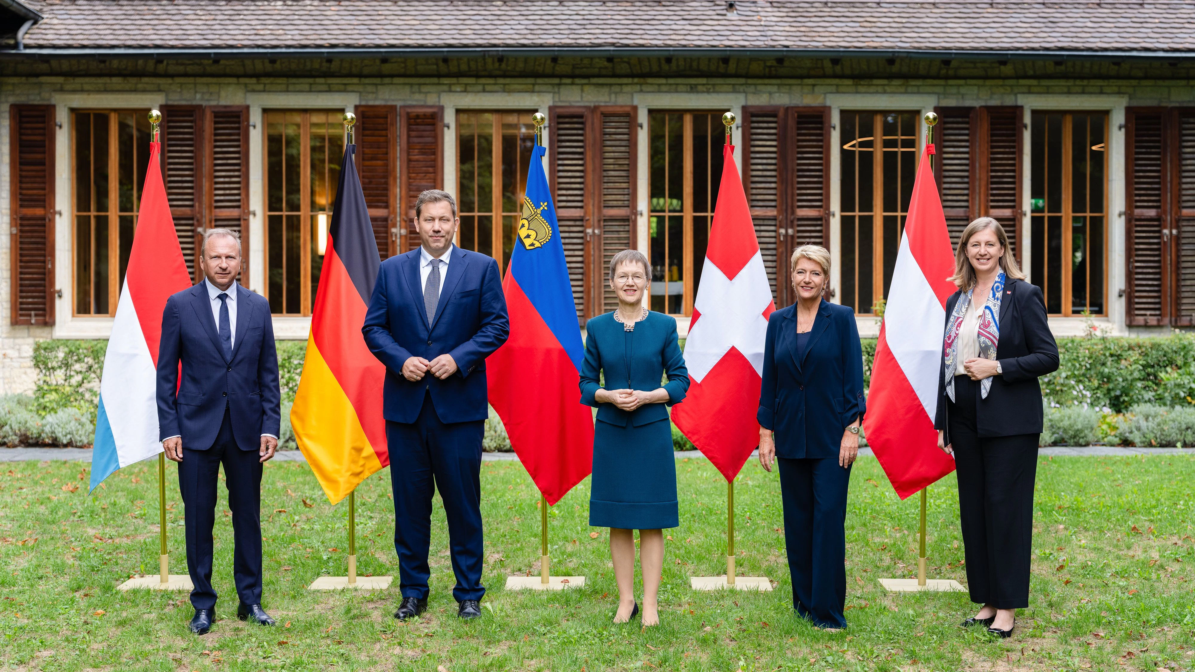 Finanzministertreffen in Liechtenstein. Von links: Gilles Roth (Luxemburg), Lars Klingbeil (Deutschland), Brigitte Haas (Liechtenstein), Karin Keller-Sutter (Schweiz), Barbara Eibinger-Miedl (Österreich).
