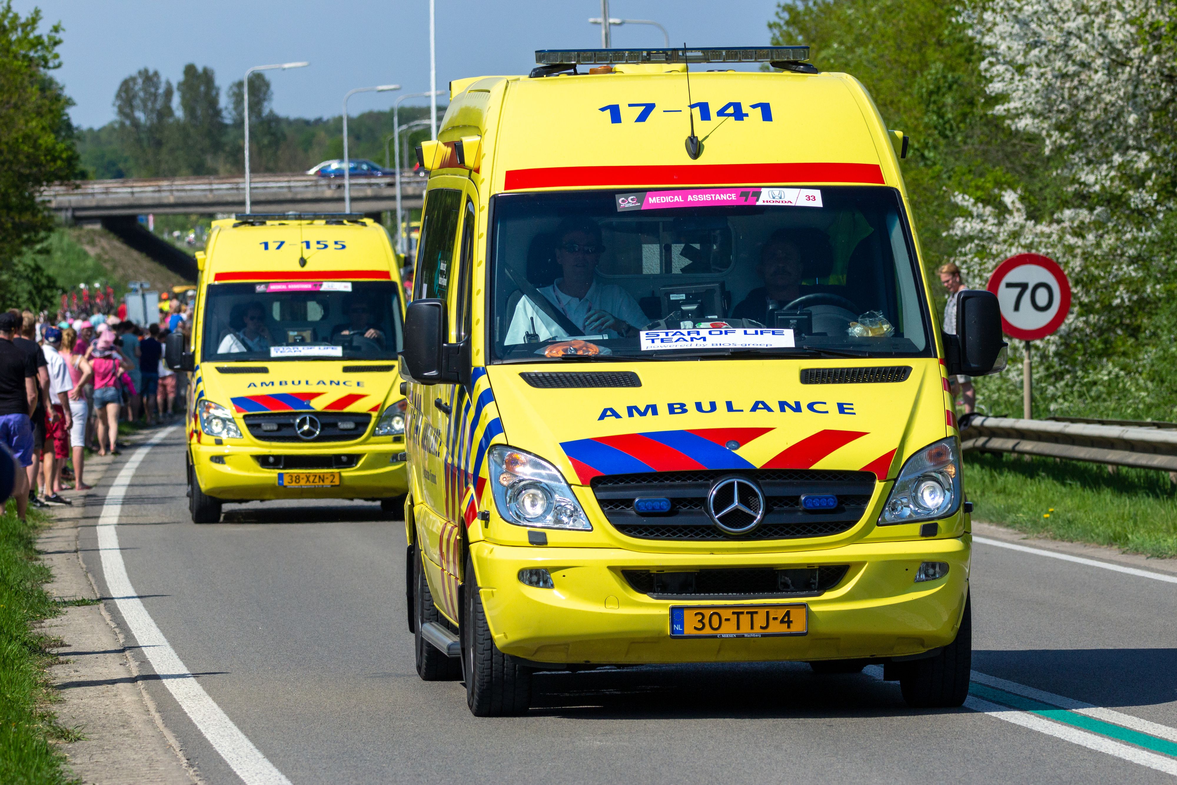 Heute.at - Reisebus mit Schülern auf der A28 verunglückt