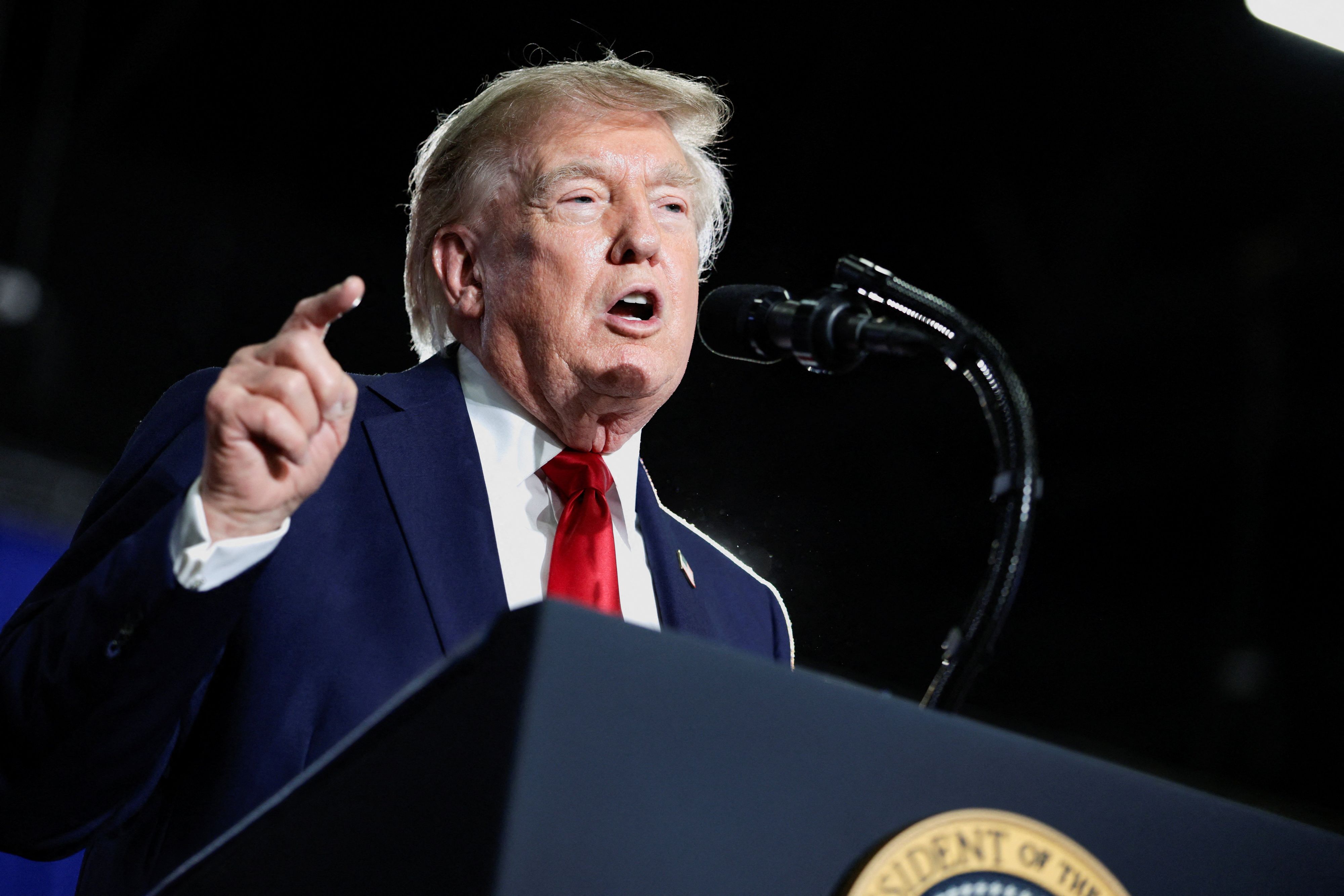 US-Präsident Donald Trump sieht den Iran am Boden.