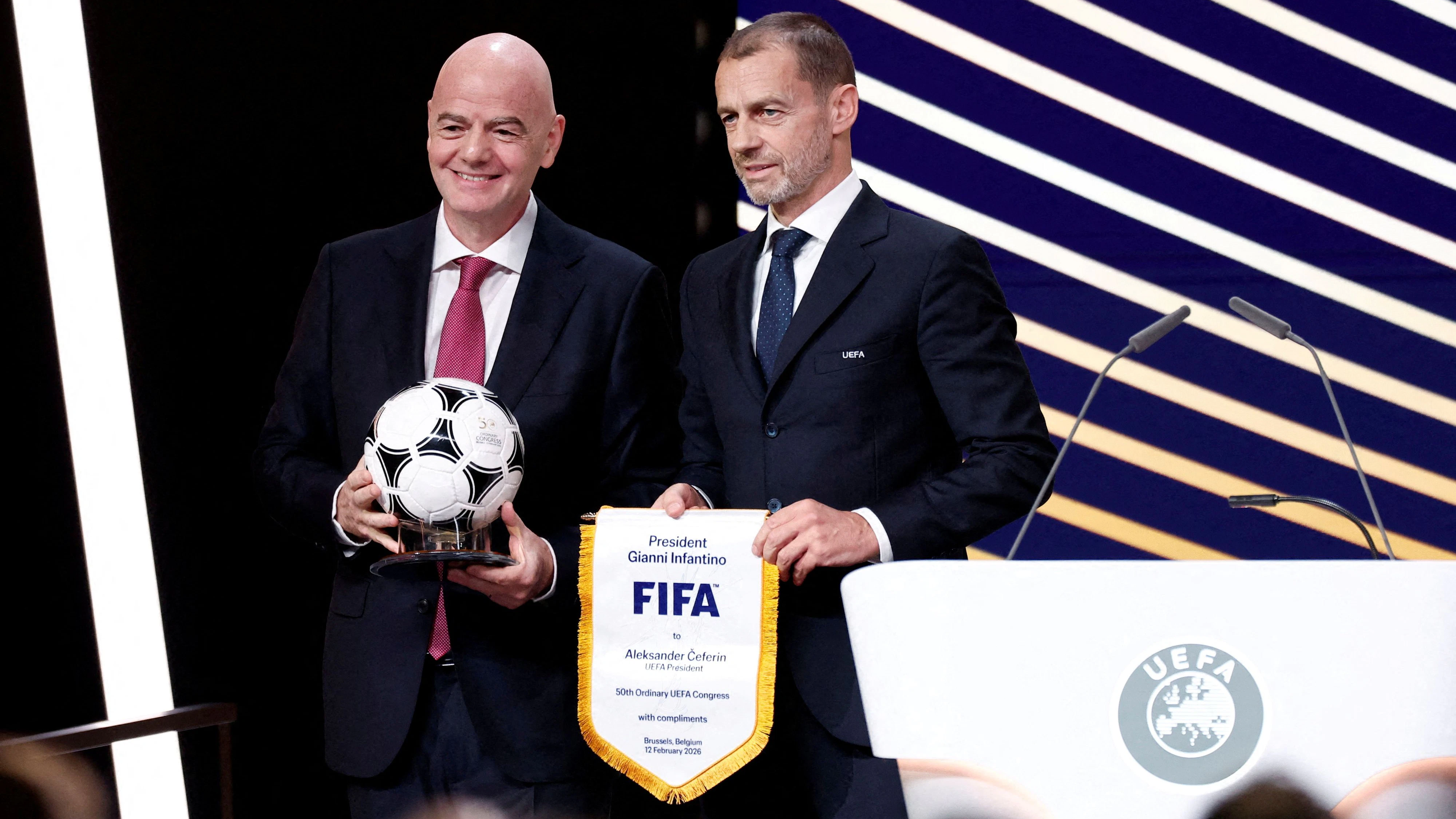 Aleksander Ceferin (r.) will Gianni Infantino nicht nachfolgen.