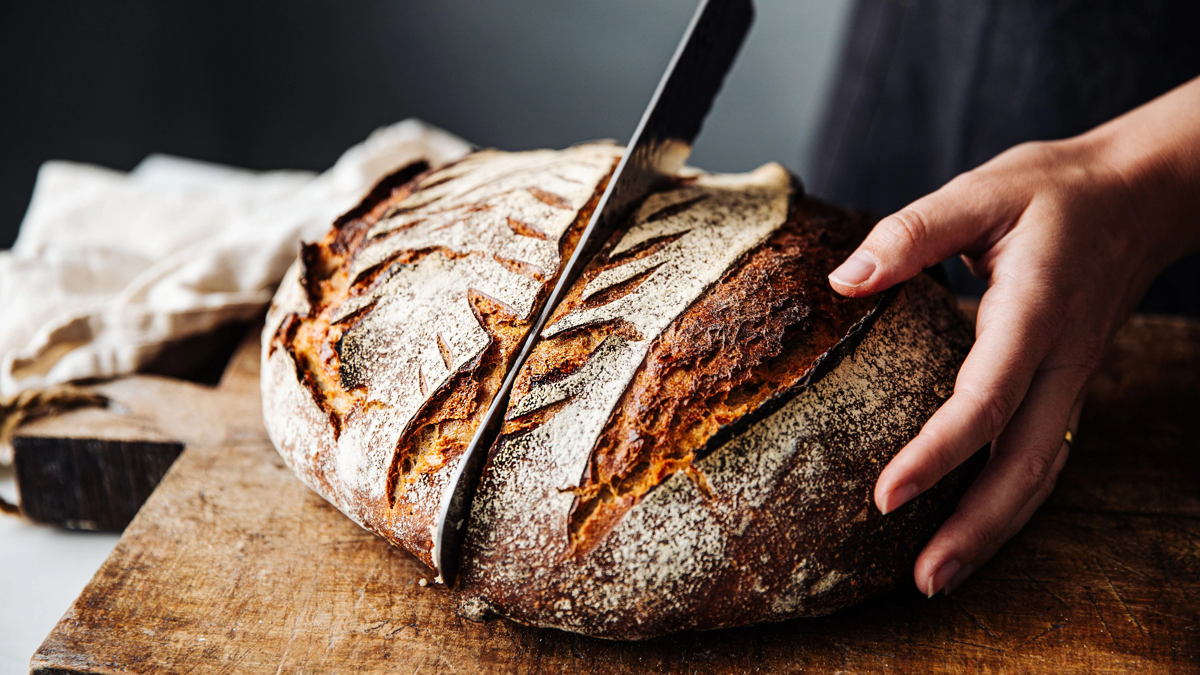 Ein Kunde, der ein halbes Brot gekauft hatte, wog dieses zu Hause nach und trat eine sprichwörtliche Lawine los. 