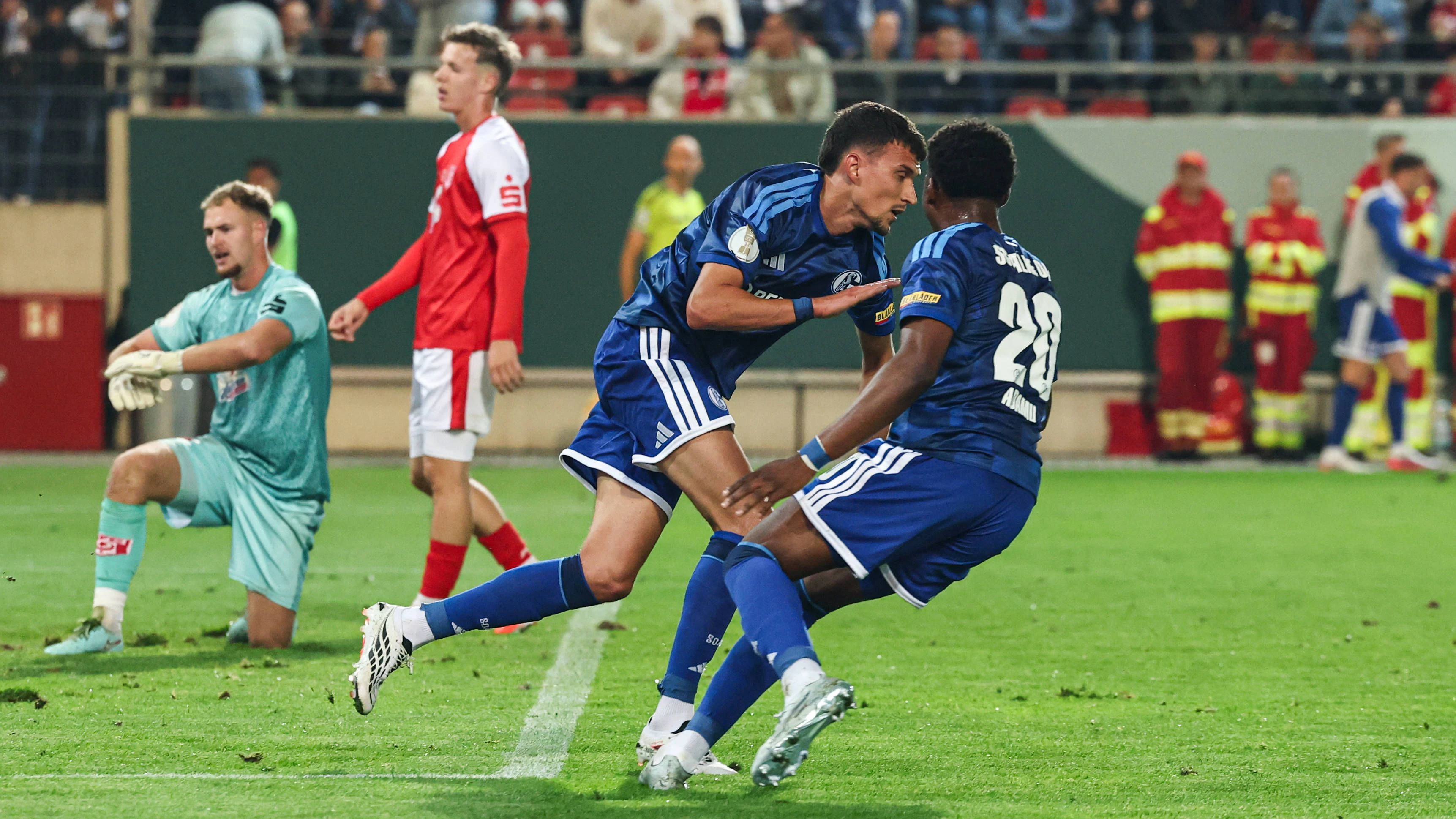 Heute.at - ÖFB-Duo rettet Schalke vor Pokal-Blamage