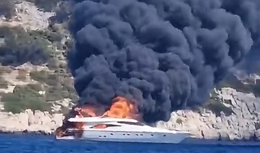 Heute.at - Jacht vor Urlaubsinsel am Balkan in Flammen