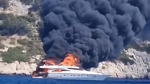 Heute.at - Jacht vor Urlaubsinsel am Balkan in Flammen