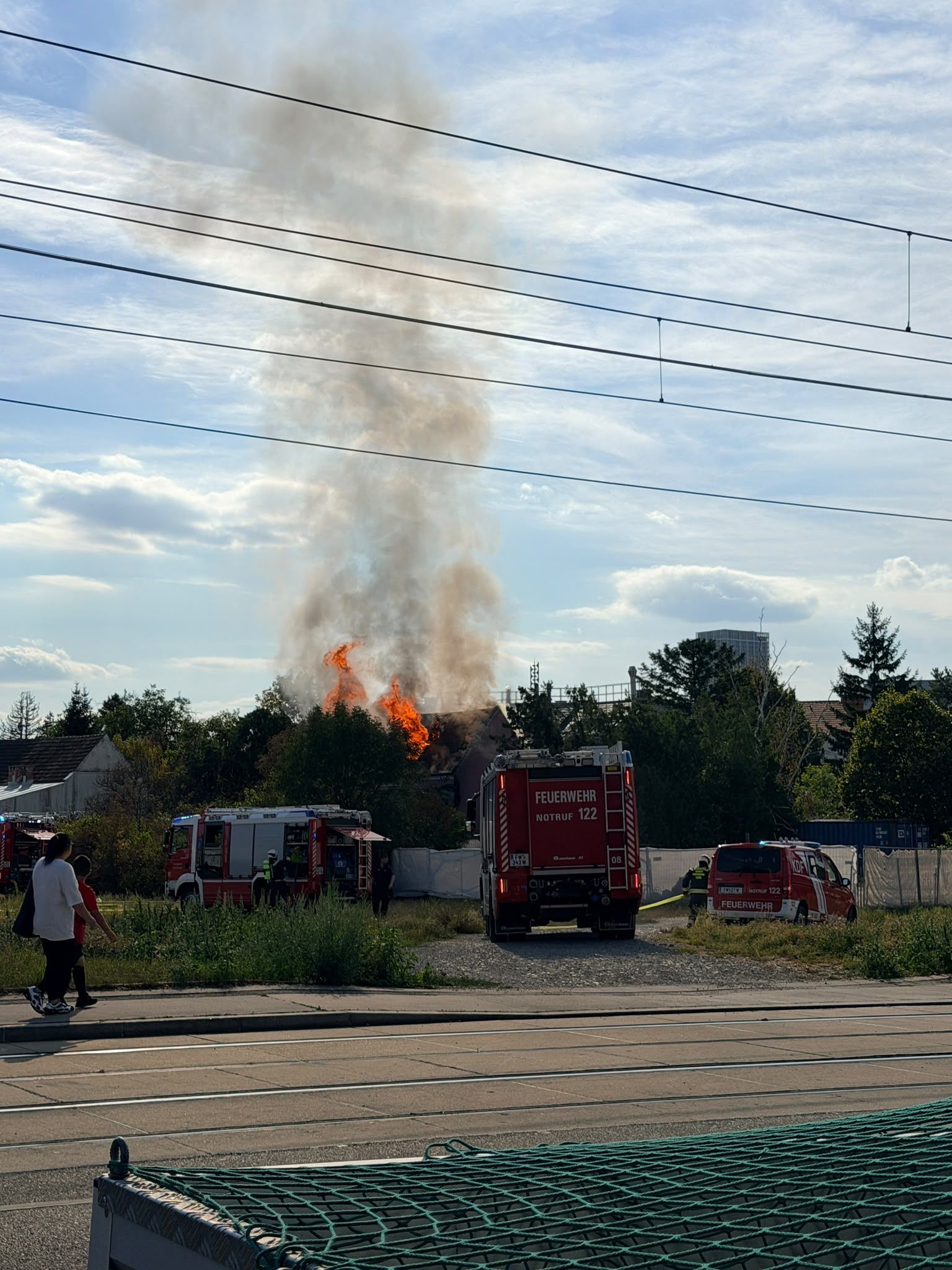 In der Wiener Donaustadt artete ein brand in einem Einfamilienhaus komplett aus.
