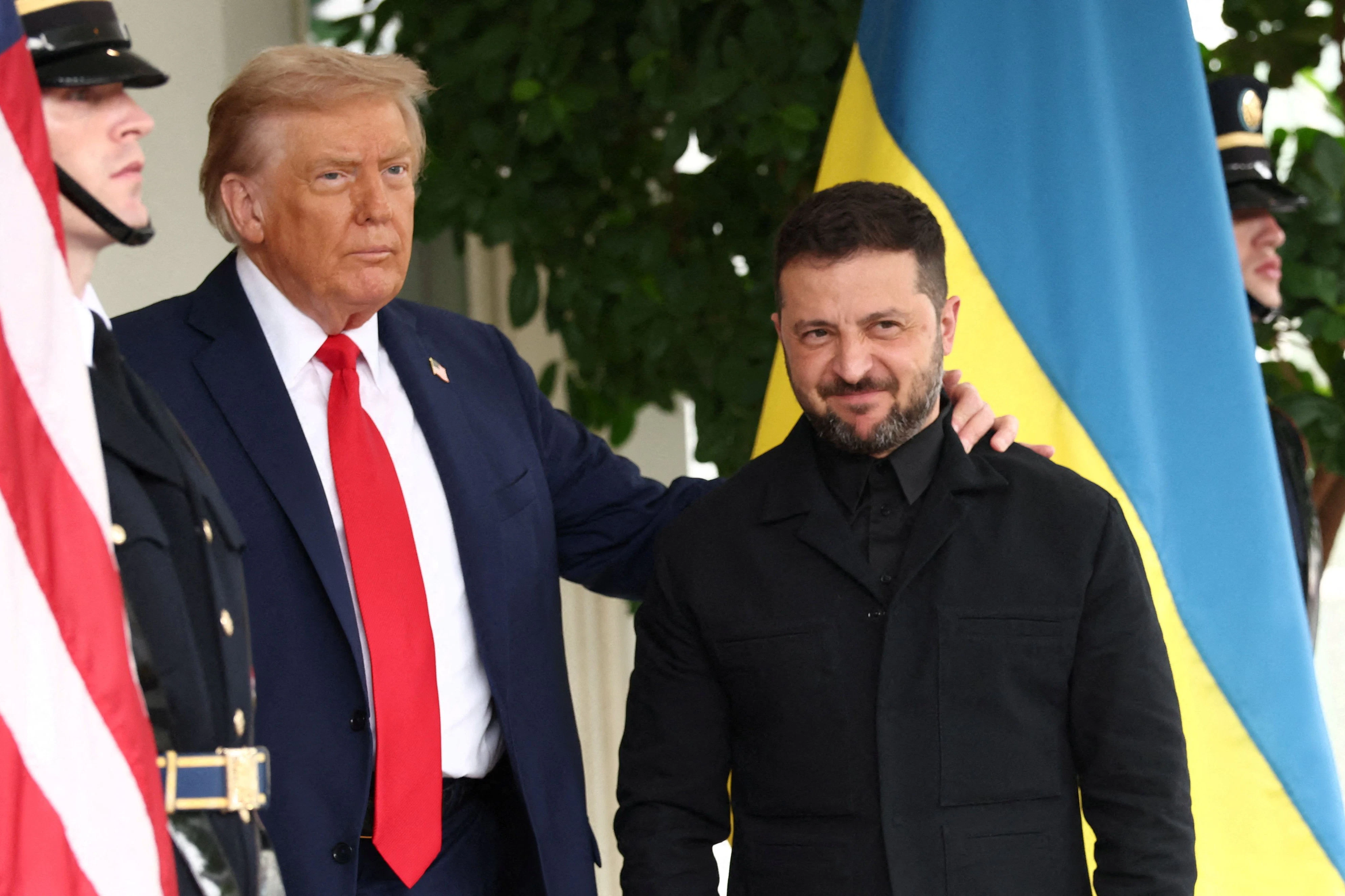 Donald Trump mit dem ukrainischen Präsidenten Wolodymyr Selenskyj: das Verhältnis der beiden Männer ambivalent zu nennen, wäre noch untertrieben