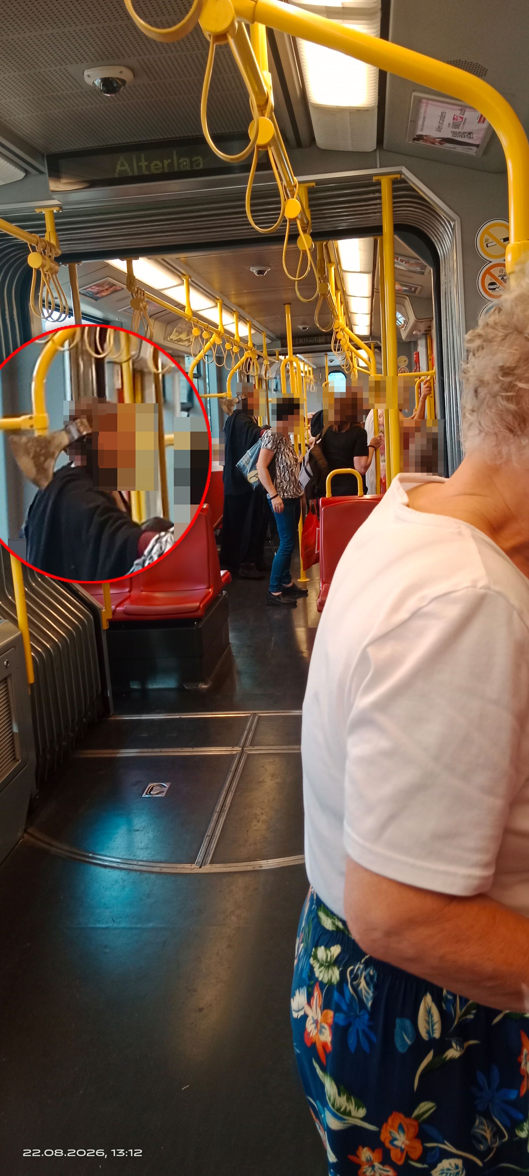 Besorgniserregende Sichtung am Samstag in einer Ubahn der Wiener Linien.
