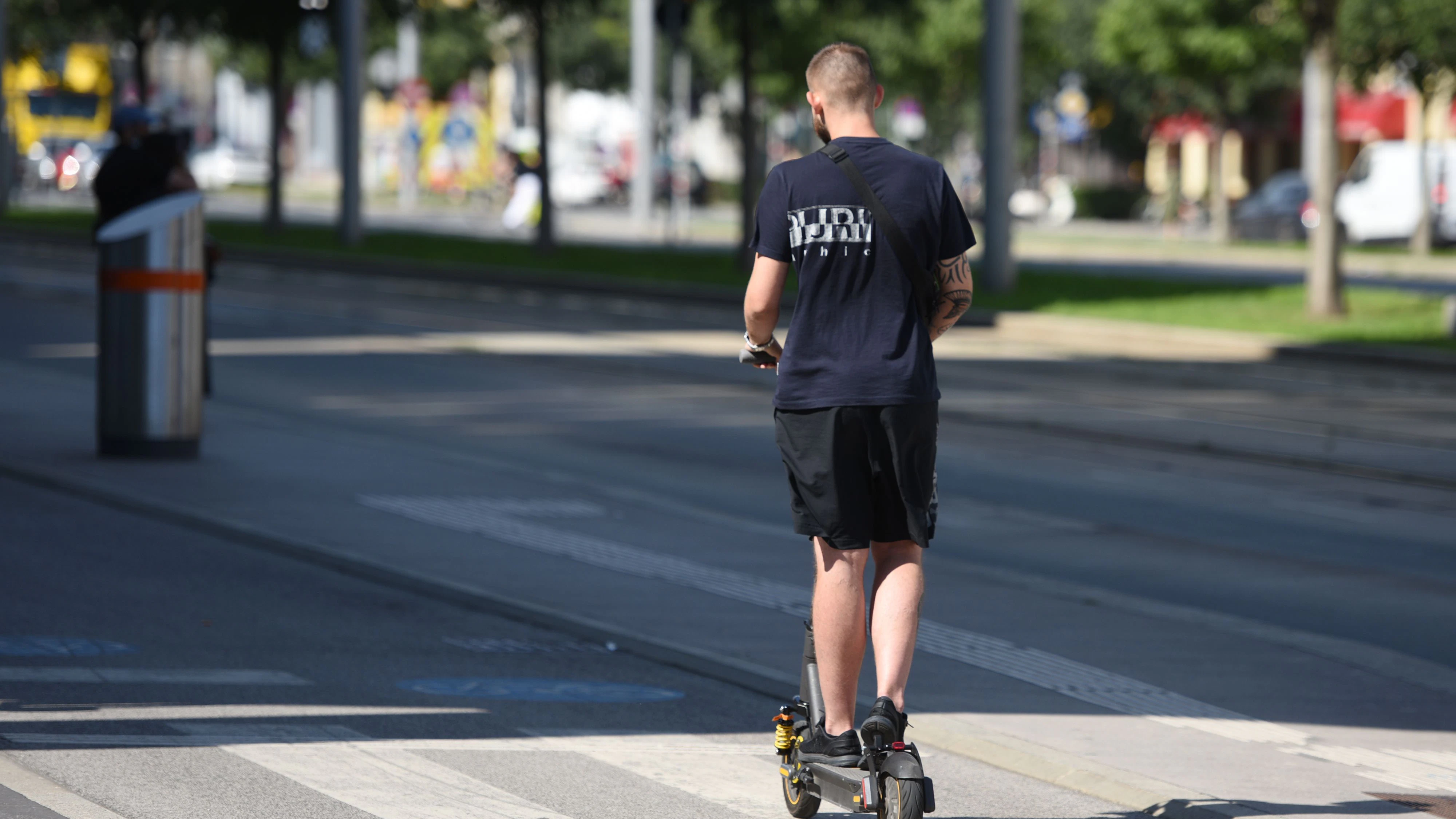 Heute.at - Wiener Adiletten-Gang treibt auf E-Scootern ihr Unwesen