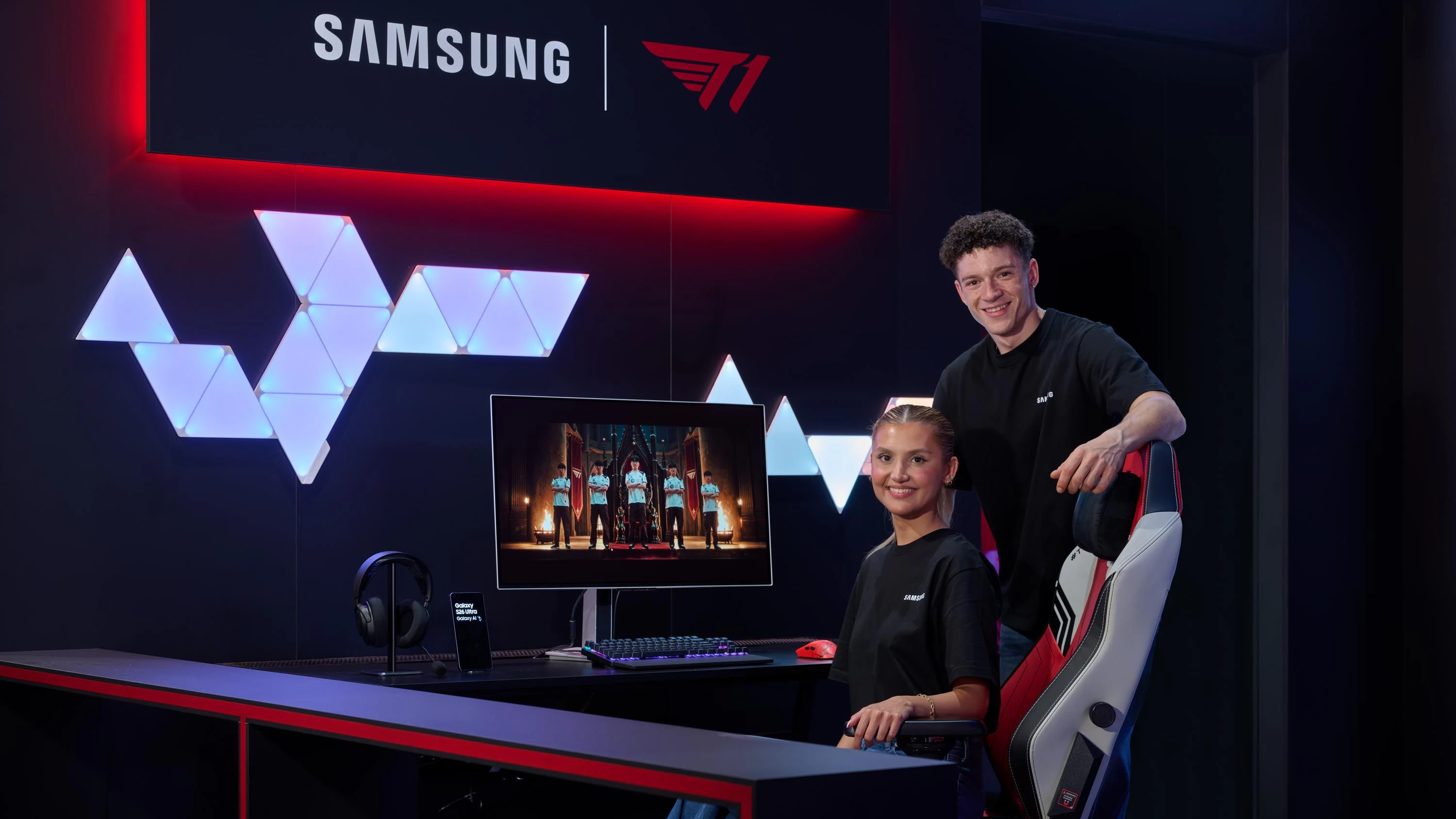 Samsung arbeitet auf der Gamescom erneut mit T1 zusammen.