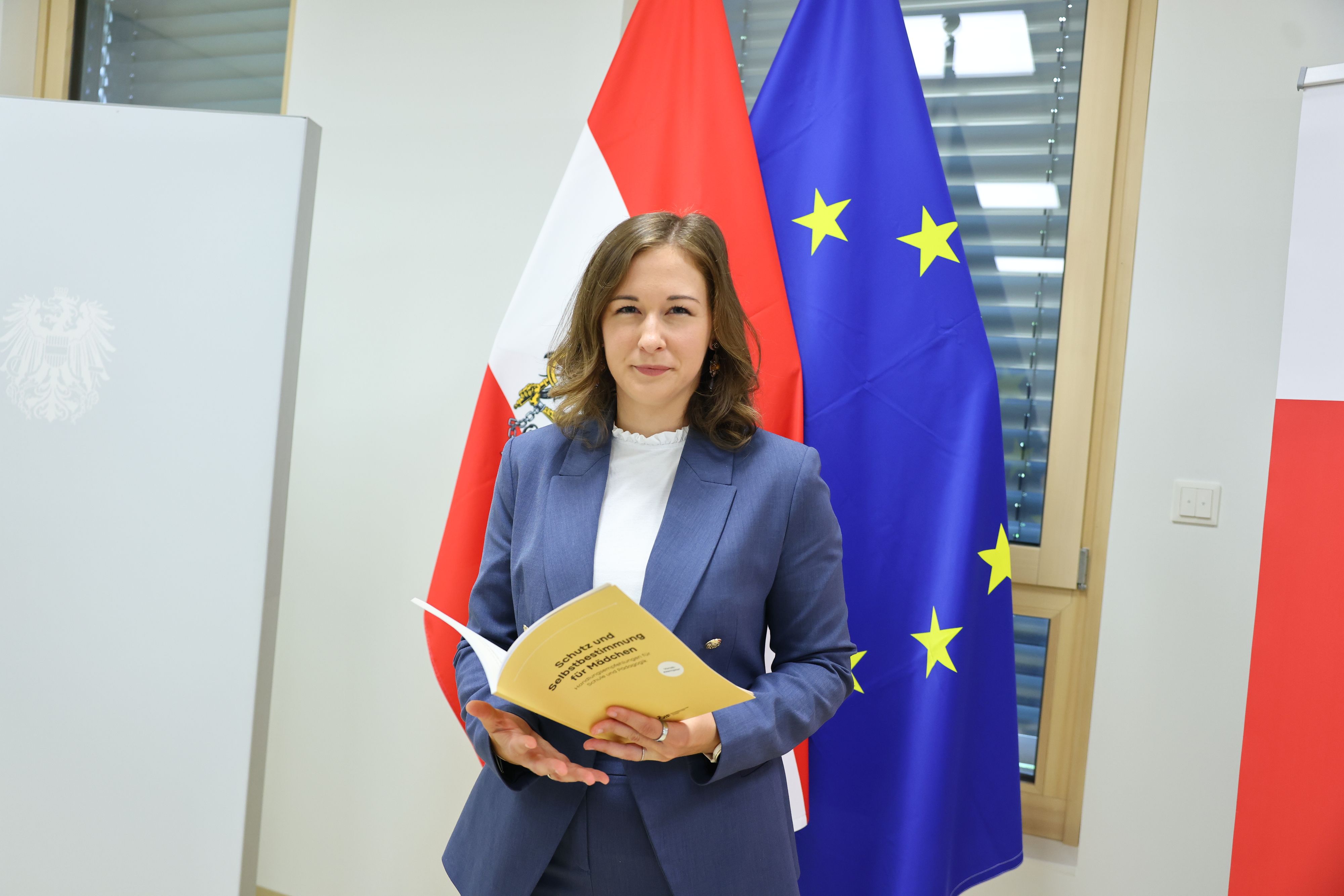 Integrationsministerin Claudia Bauer präsentierte die Broschüre 