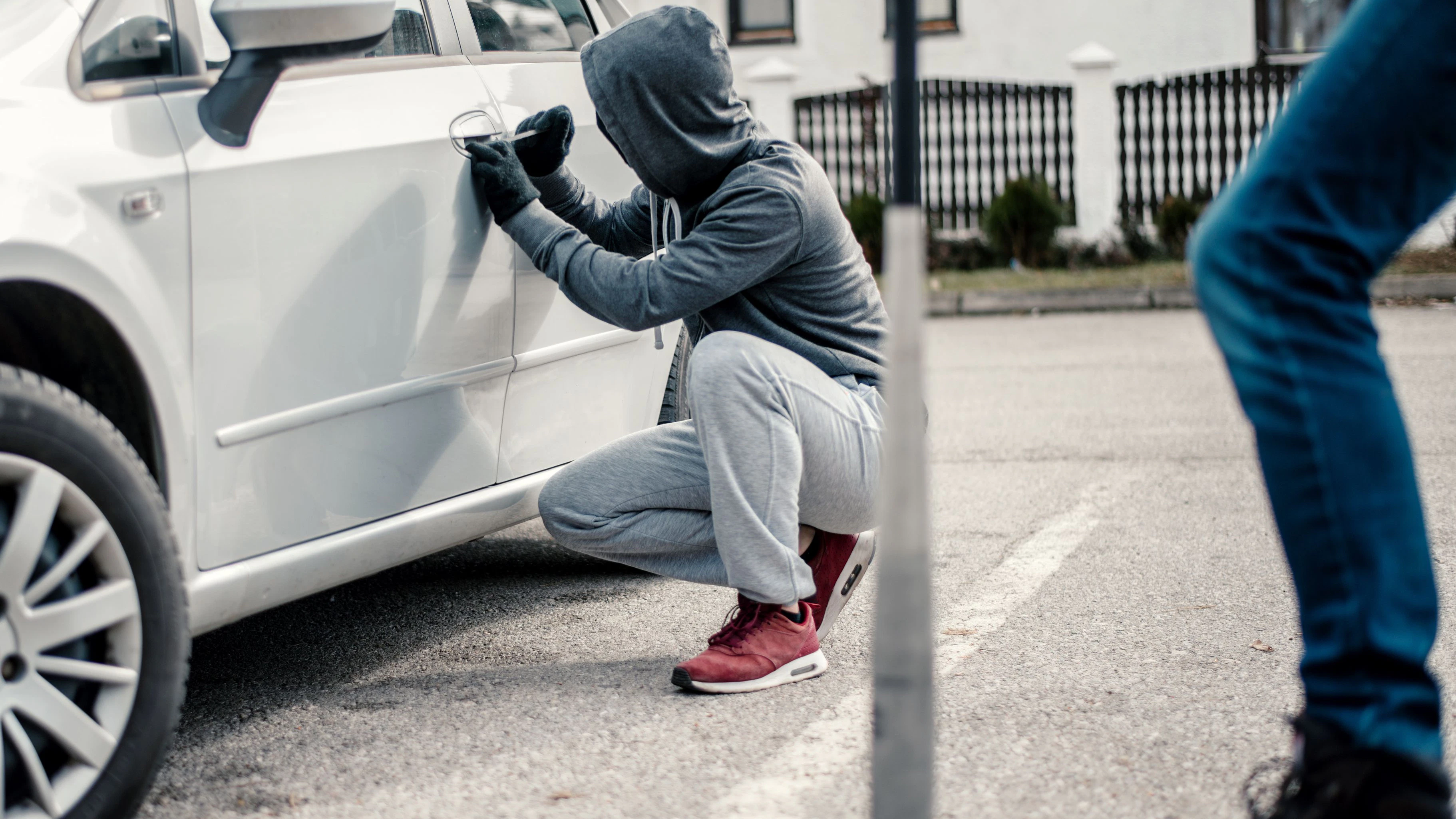 Heute.at - Autoeinbrecher von Besitzer ertappt – dann eskaliert es
